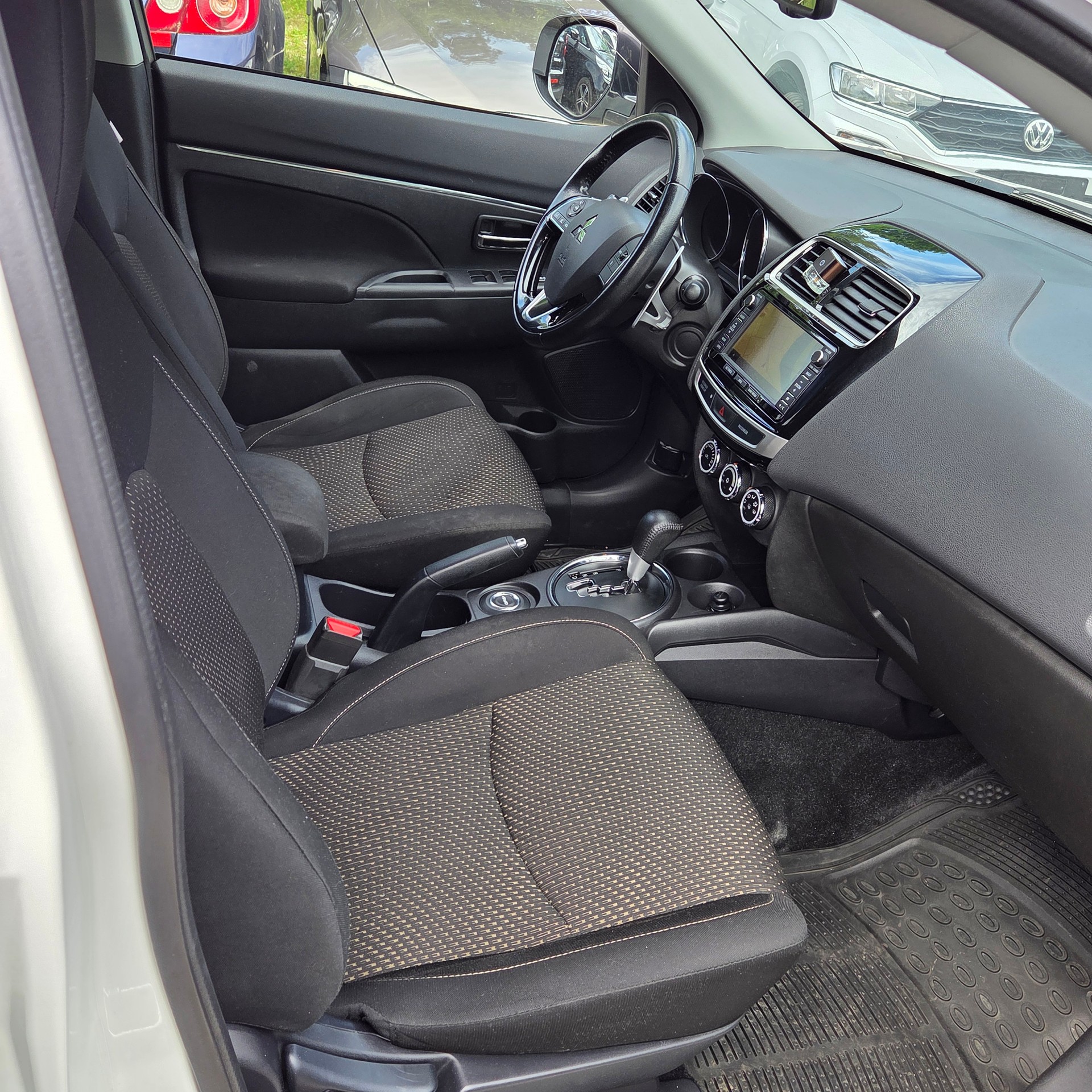MITSUBISHI ASX 2.2 DID Celebration 300K 4WD Automatic-image-11