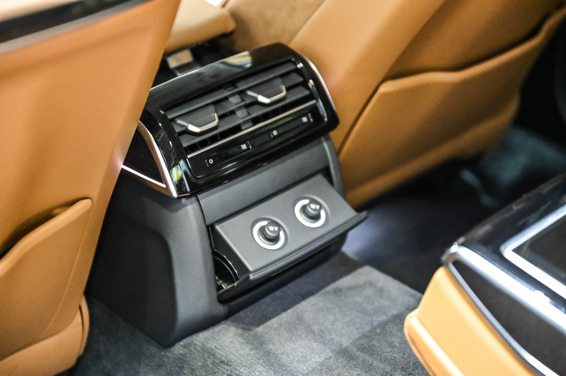 AUDI A8 L 55 TFSI quattro-image-38