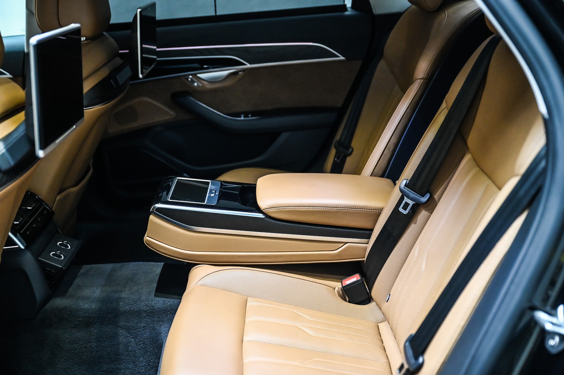 AUDI A8 L 55 TFSI quattro-image-37