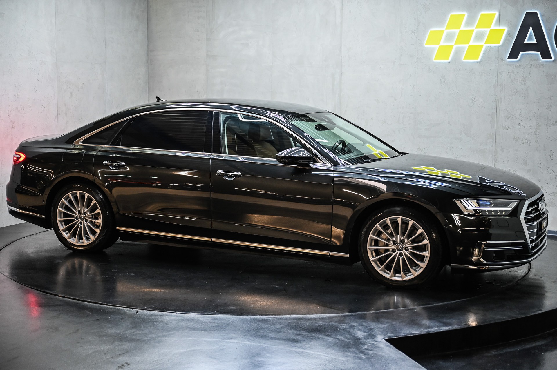AUDI A8 L 55 TFSI quattro-image-11