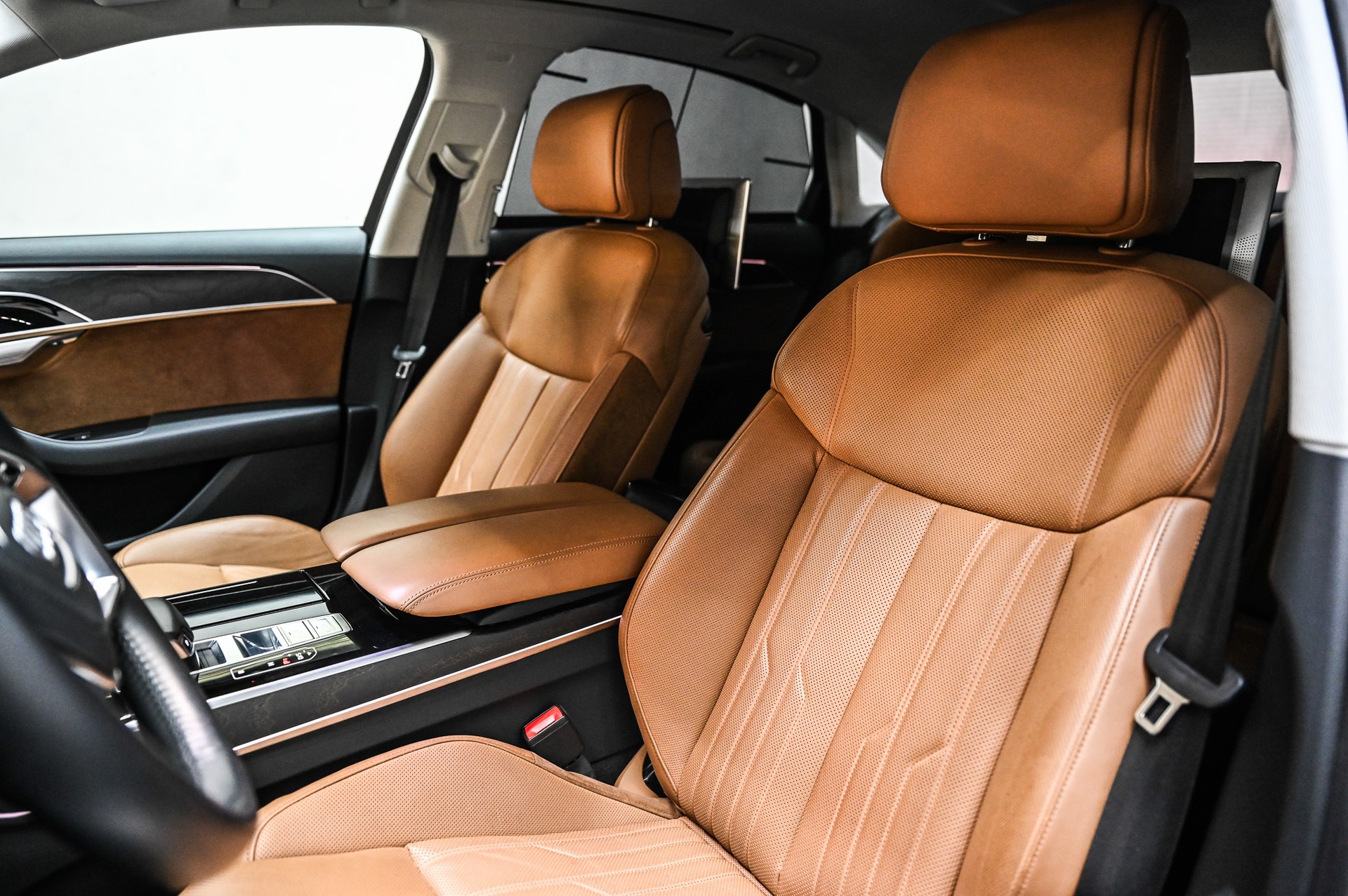 AUDI A8 L 55 TFSI quattro-image-24