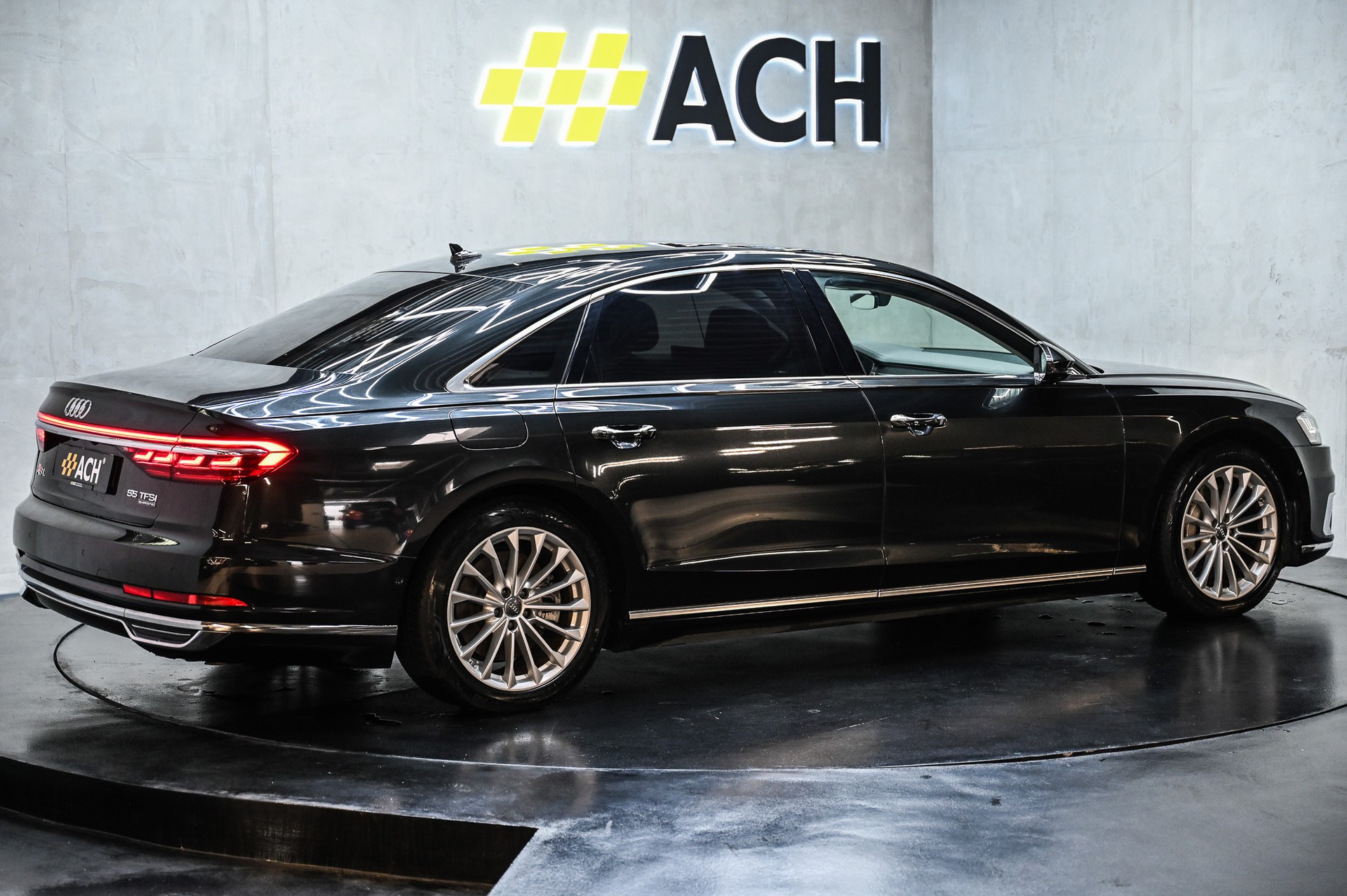 AUDI A8 L 55 TFSI quattro-image-9