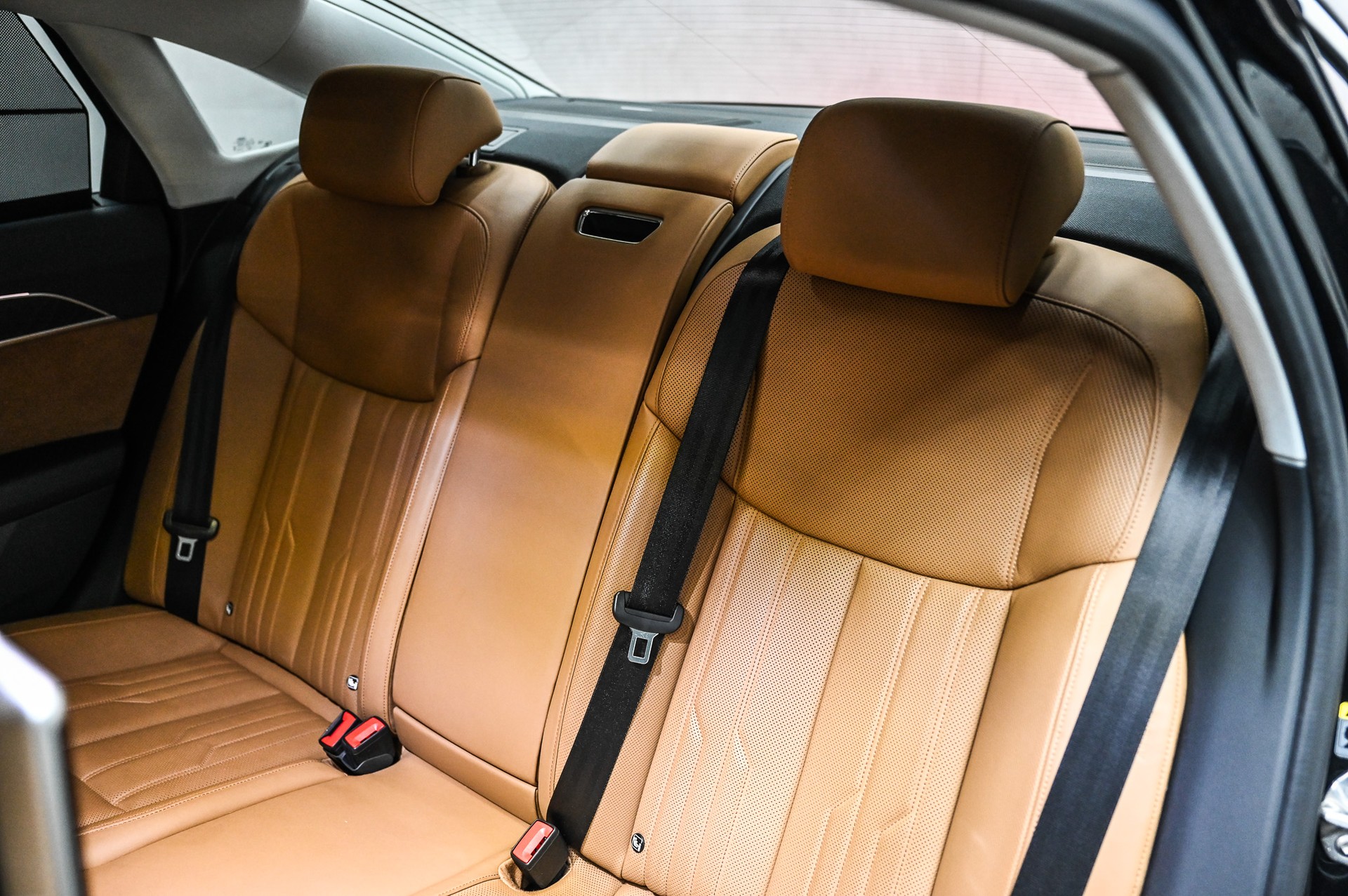 AUDI A8 L 55 TFSI quattro-image-25