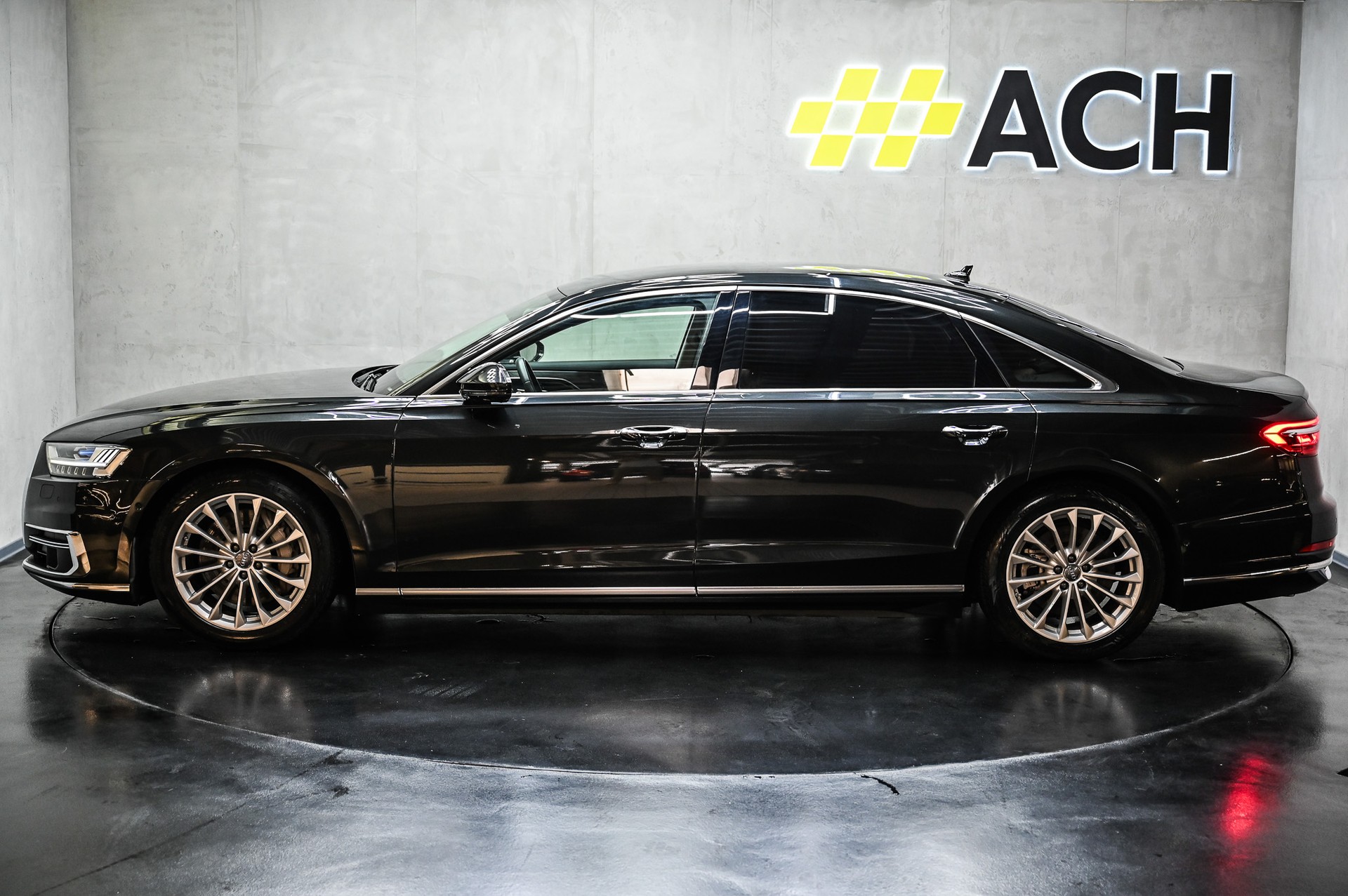 AUDI A8 L 55 TFSI quattro-image-4