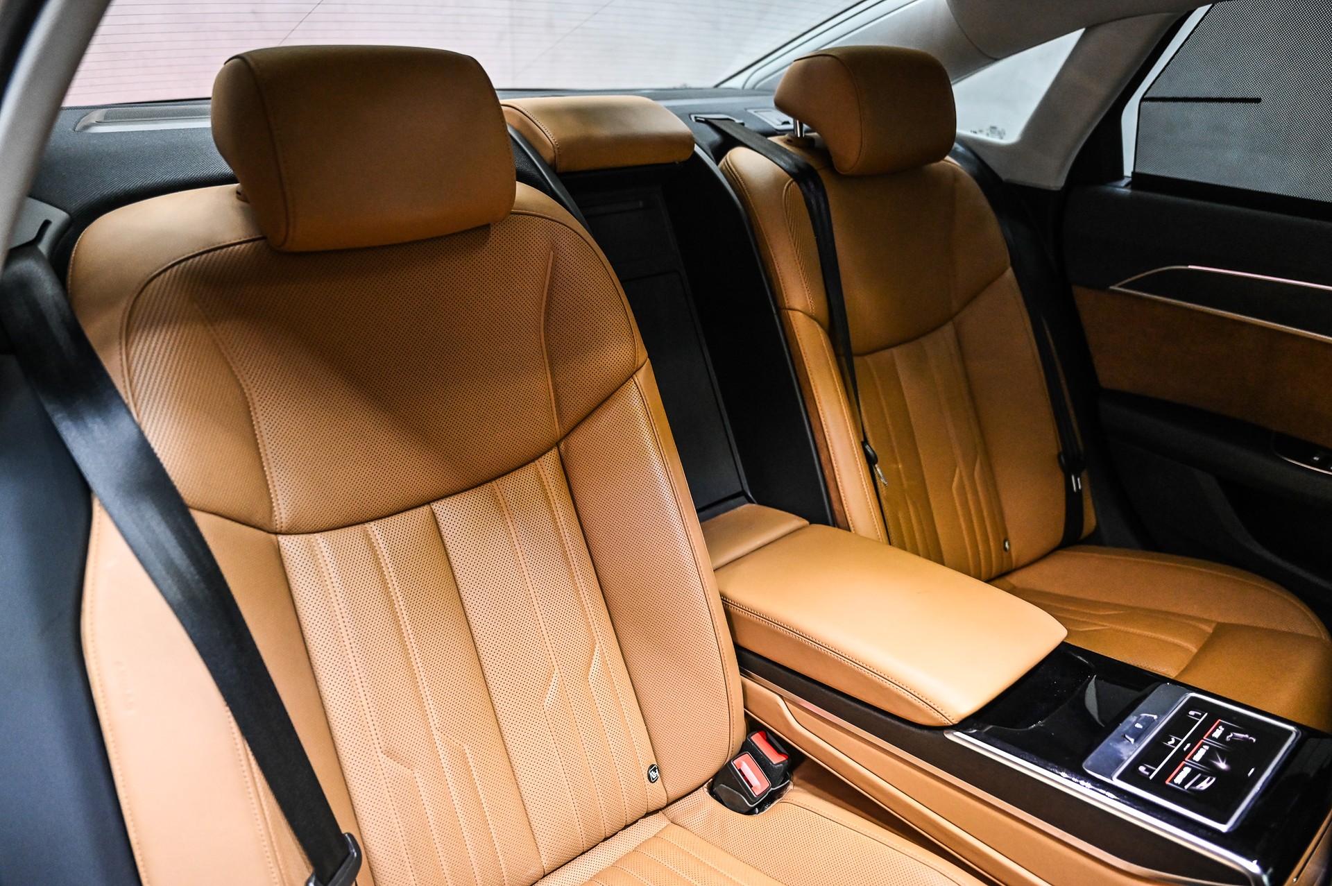 AUDI A8 L 55 TFSI quattro-image-28