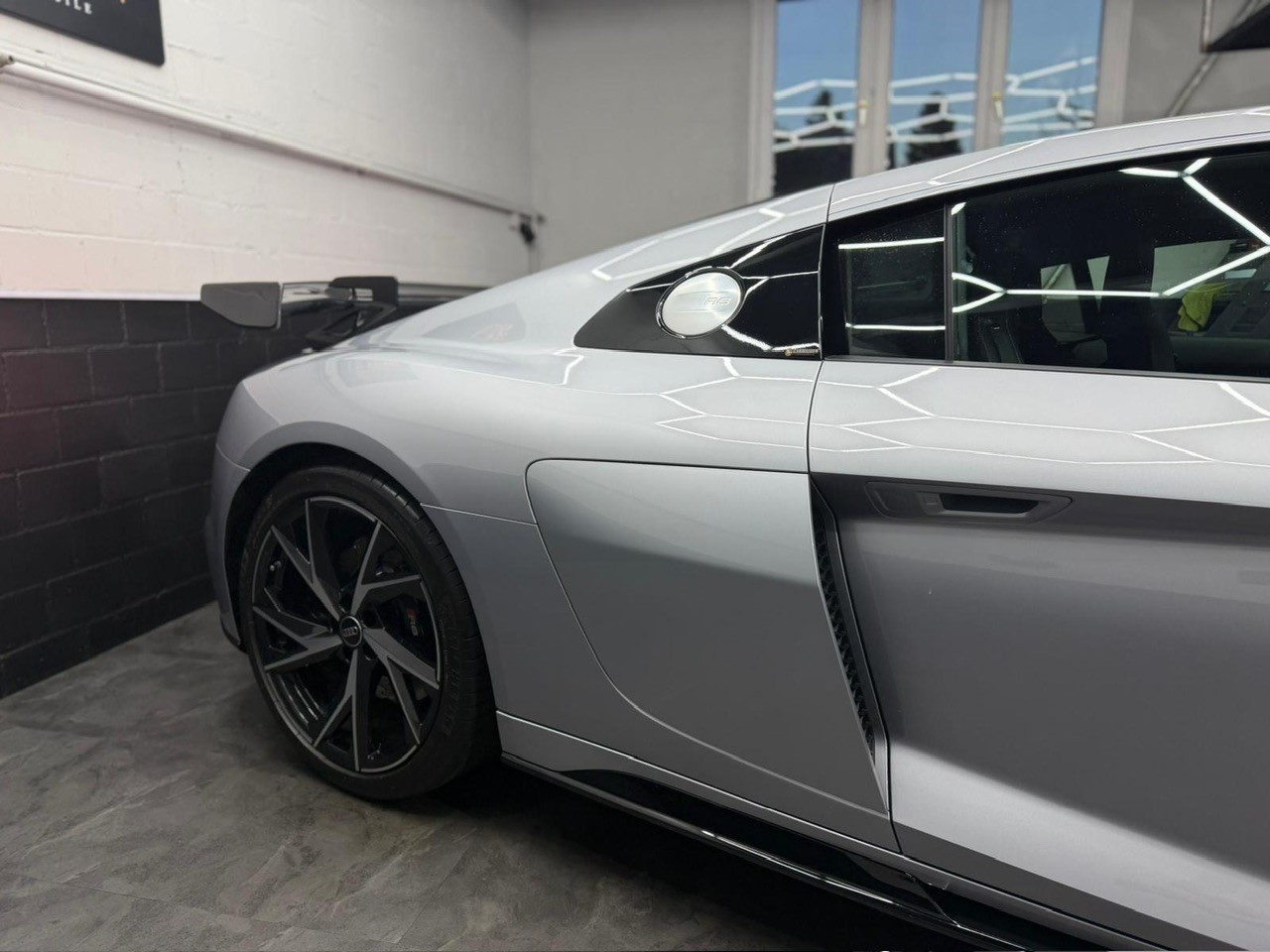 AUDI R8 Coupé RWD S-Tronic | Carbon Heckspoiler-image-4