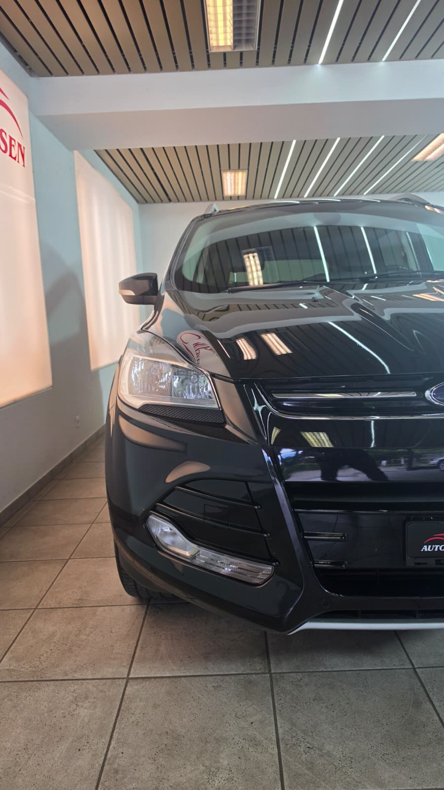 FORD Kuga 2.0 TDCi Titanium 4WD PowerShift, FRISCH AB MFK UND FRISCH AB SERVICE-showroom-element-3