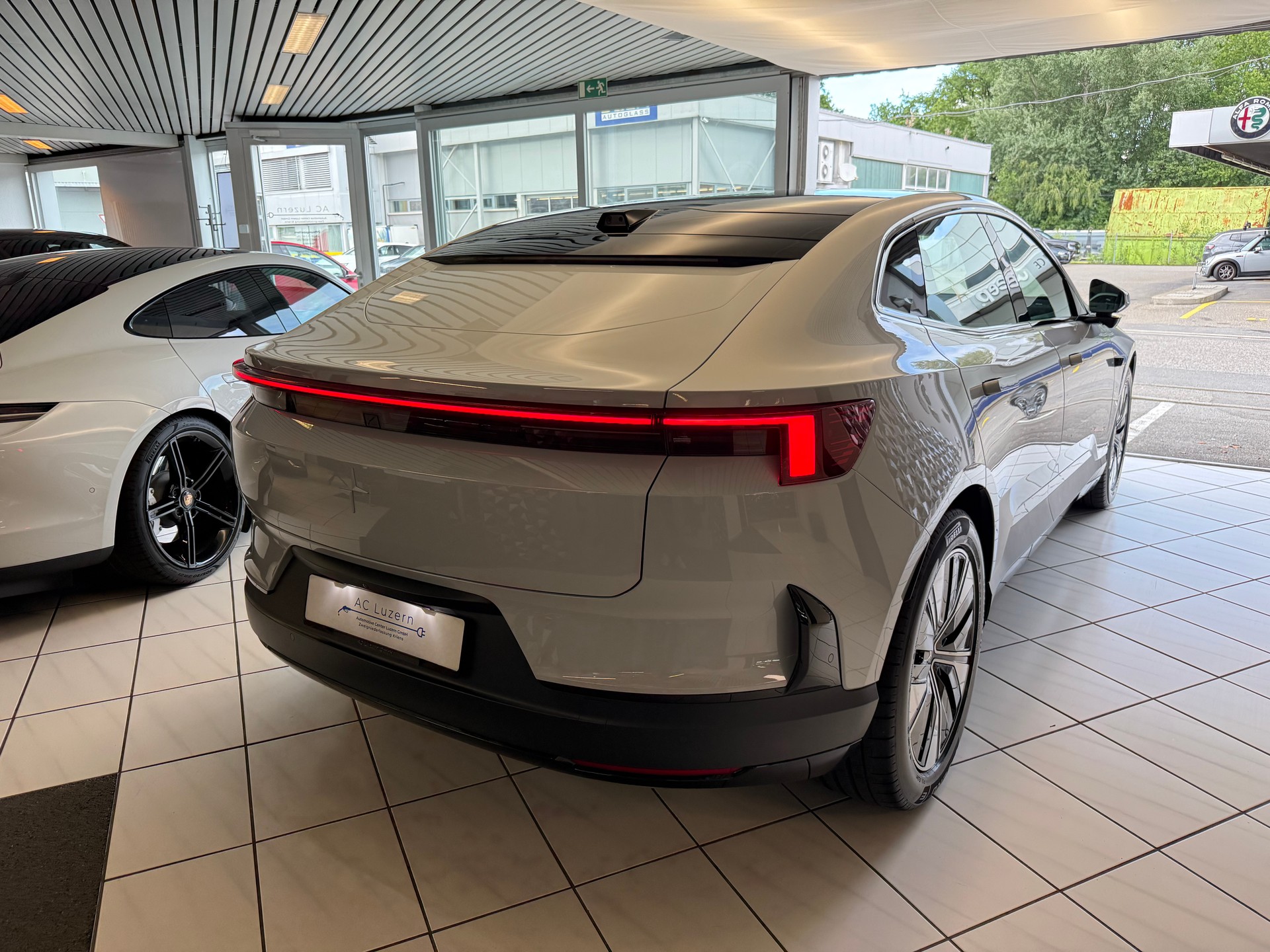 POLESTAR Polestar 4 Long Range Single 100kWh Plus-showroom-element-2