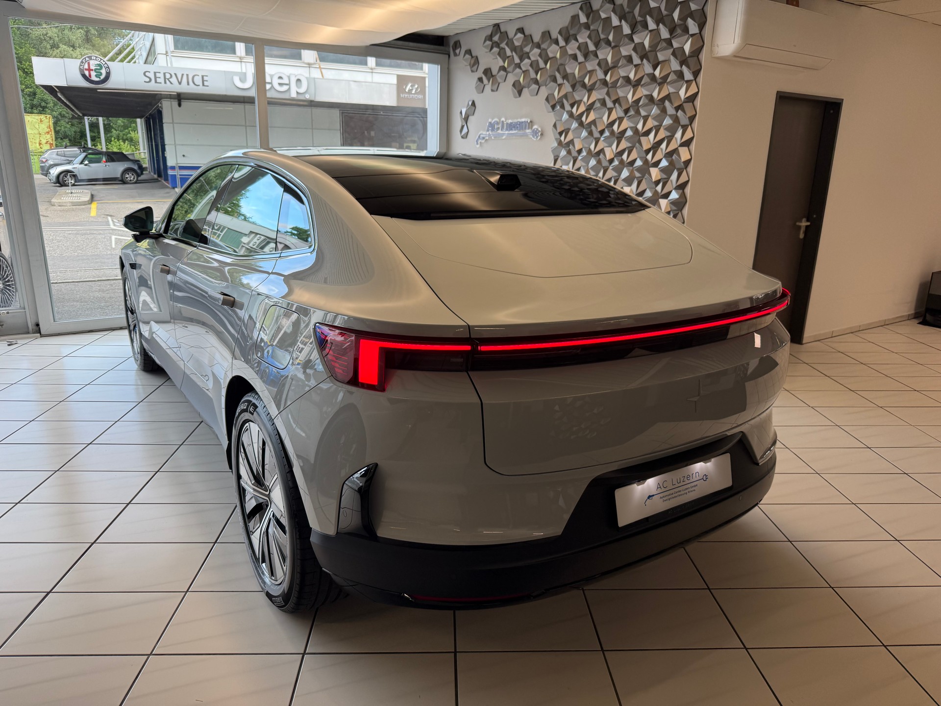 POLESTAR Polestar 4 Long Range Single 100kWh Plus-showroom-element-1
