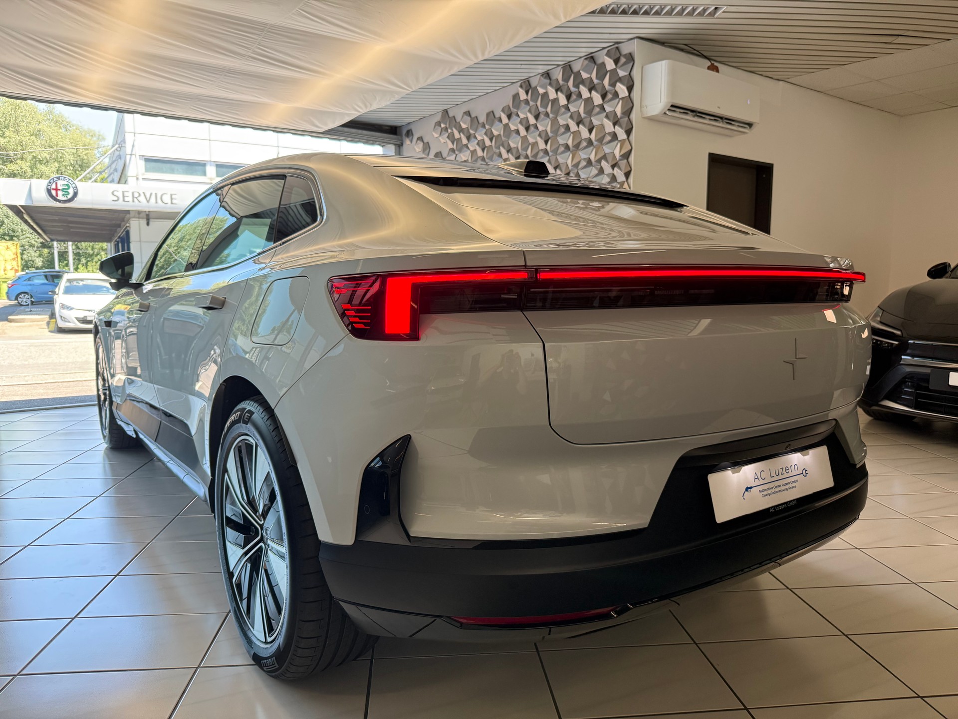 POLESTAR Polestar 4 Long Range Single 100kWh Plus-showroom-element-3
