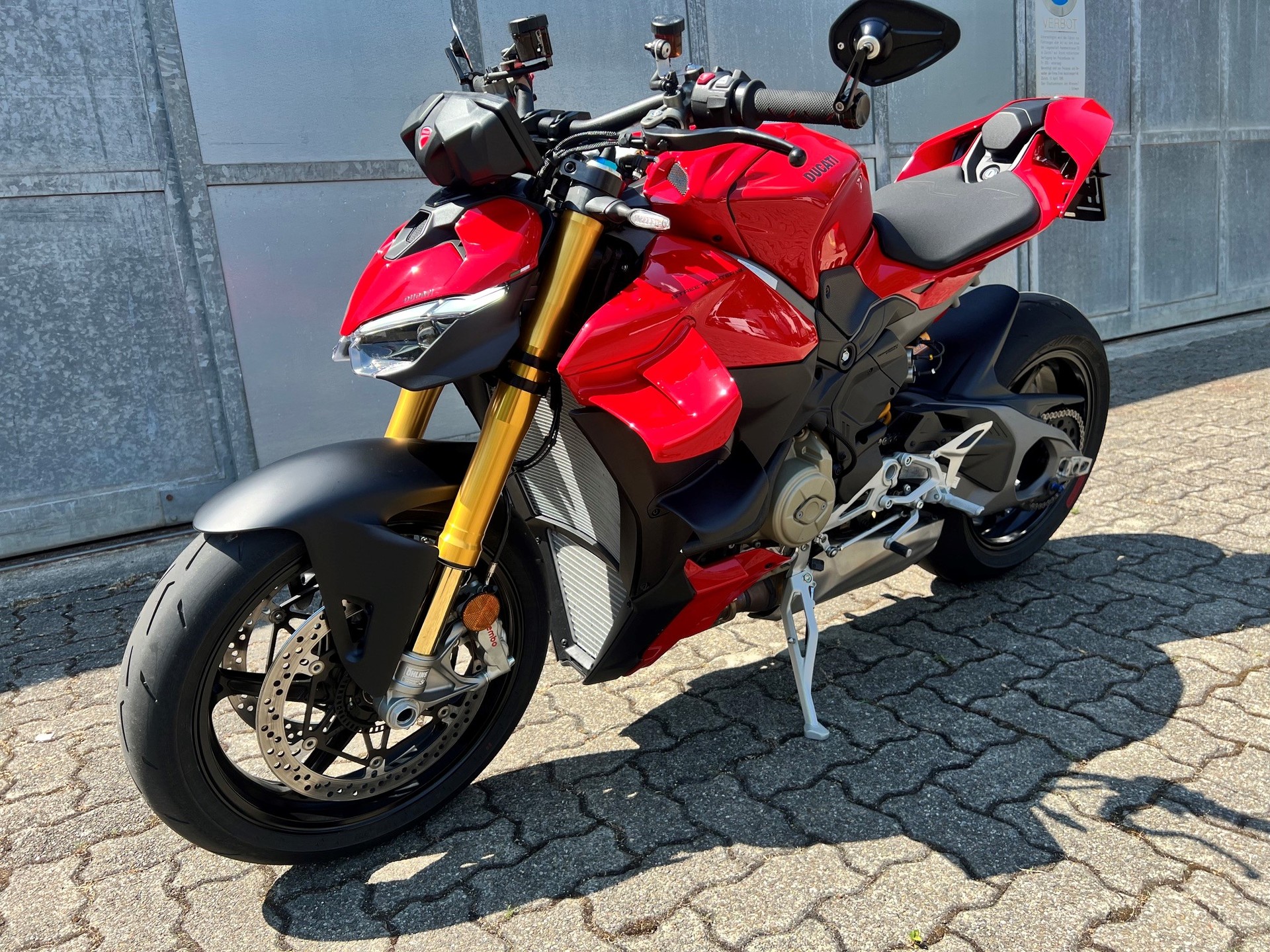 DUCATI STREETFIGHTER V4 S-image-1