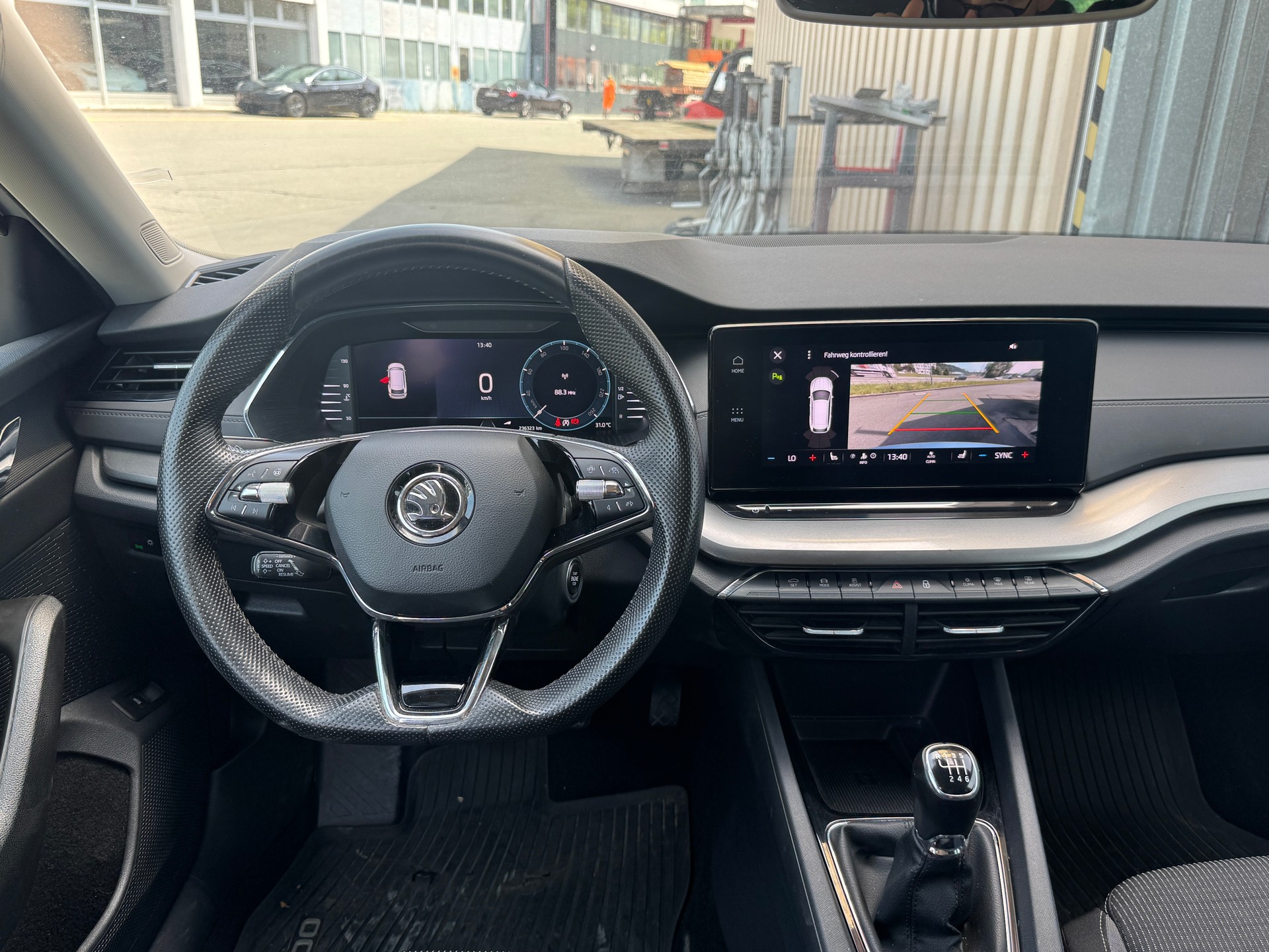SKODA Octavia Combi 1.5 TSI ACT EVO Ambition-image-9