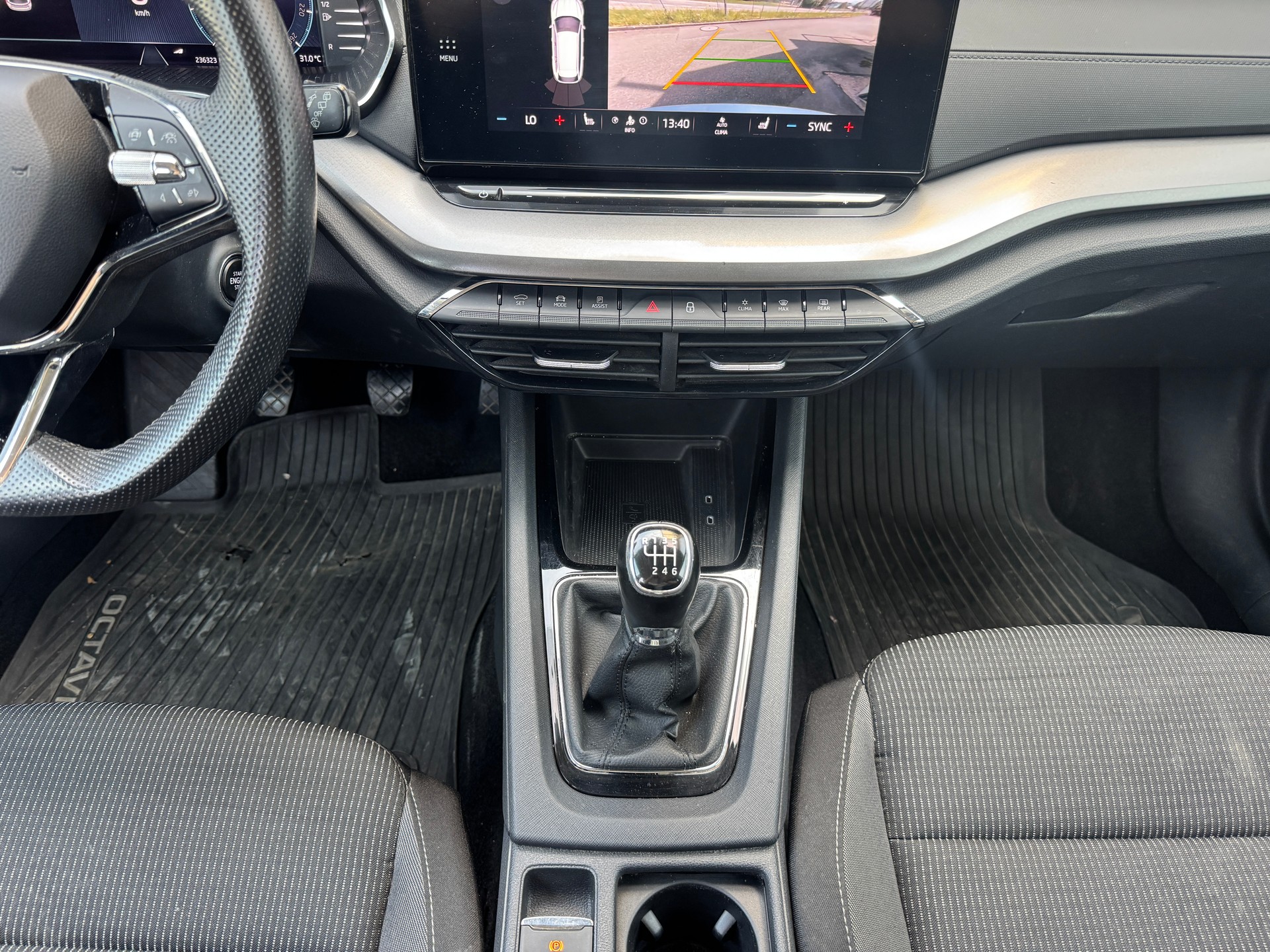 SKODA Octavia Combi 1.5 TSI ACT EVO Ambition-image-12