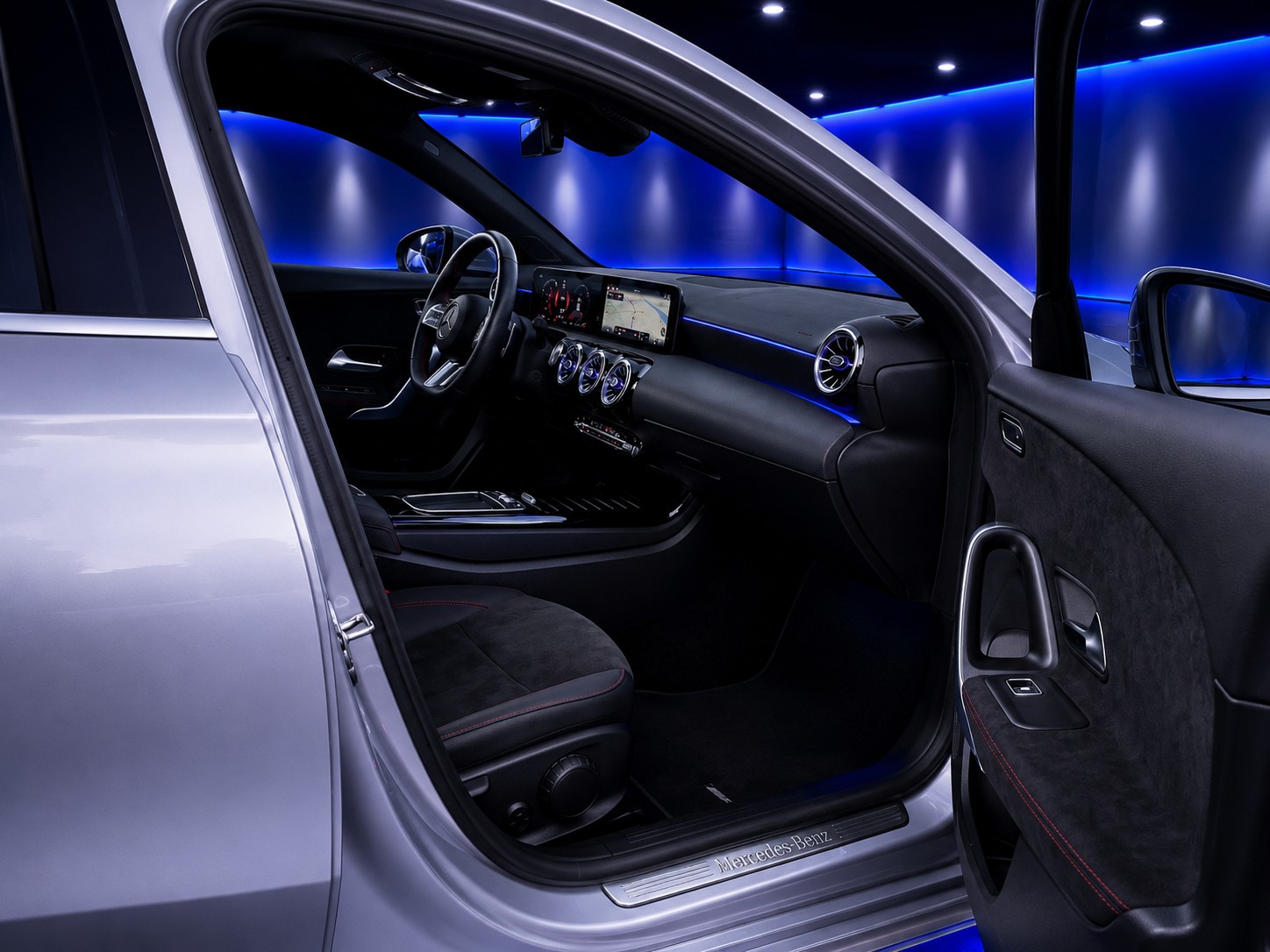 MERCEDES-BENZ A 250-image-11