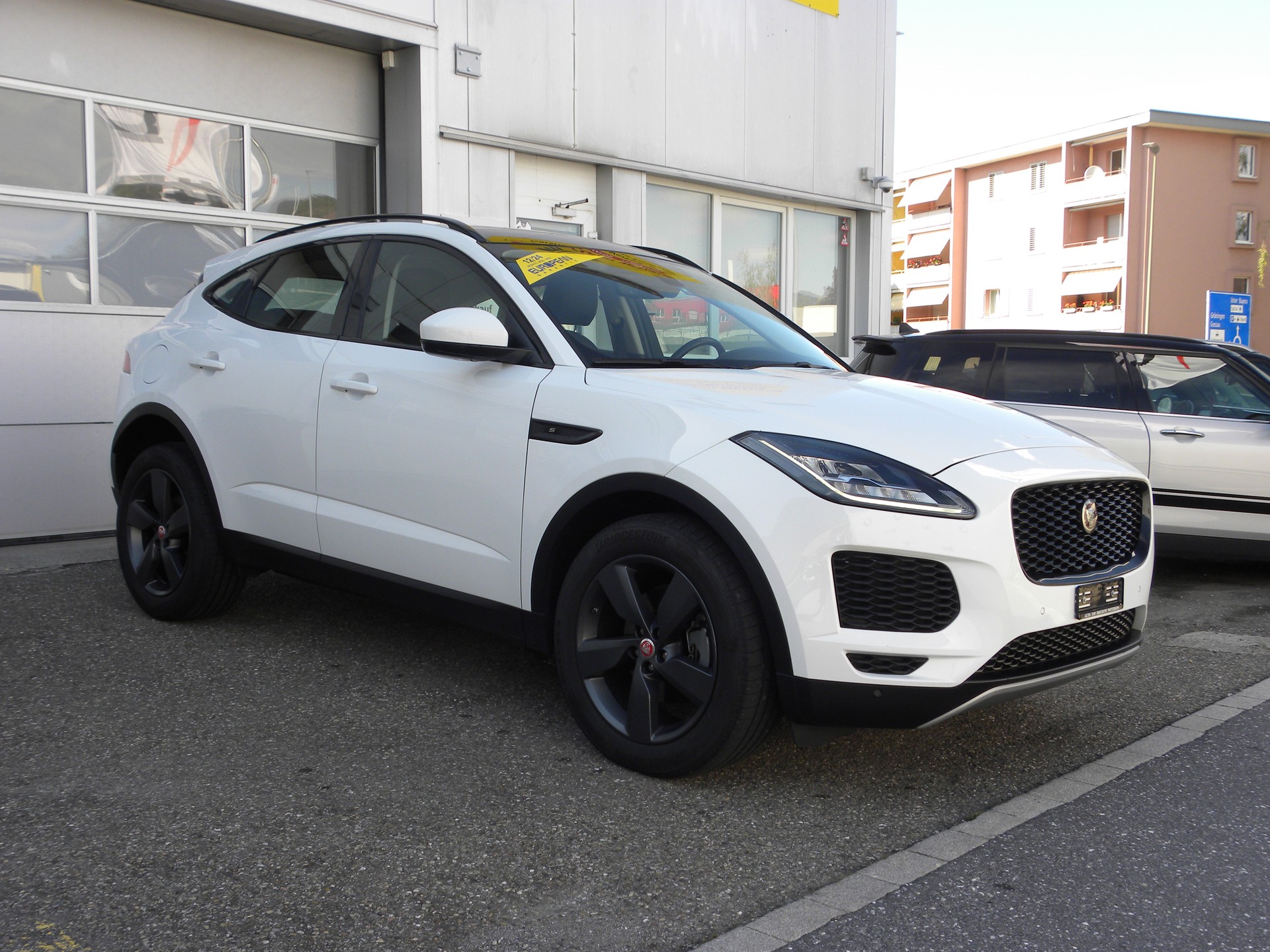 JAGUAR E-Pace 2.0d D150 S AWD Automatik-image-1