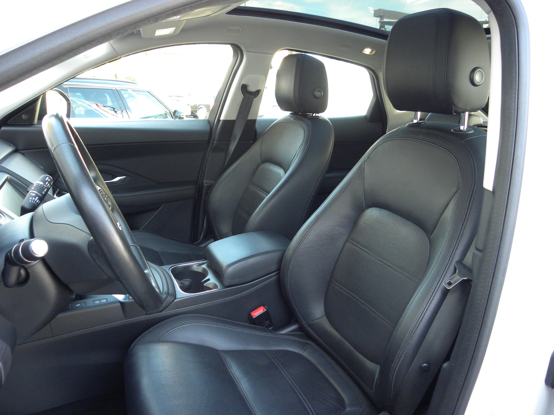 JAGUAR E-Pace 2.0d D150 S AWD Automatik-image-9