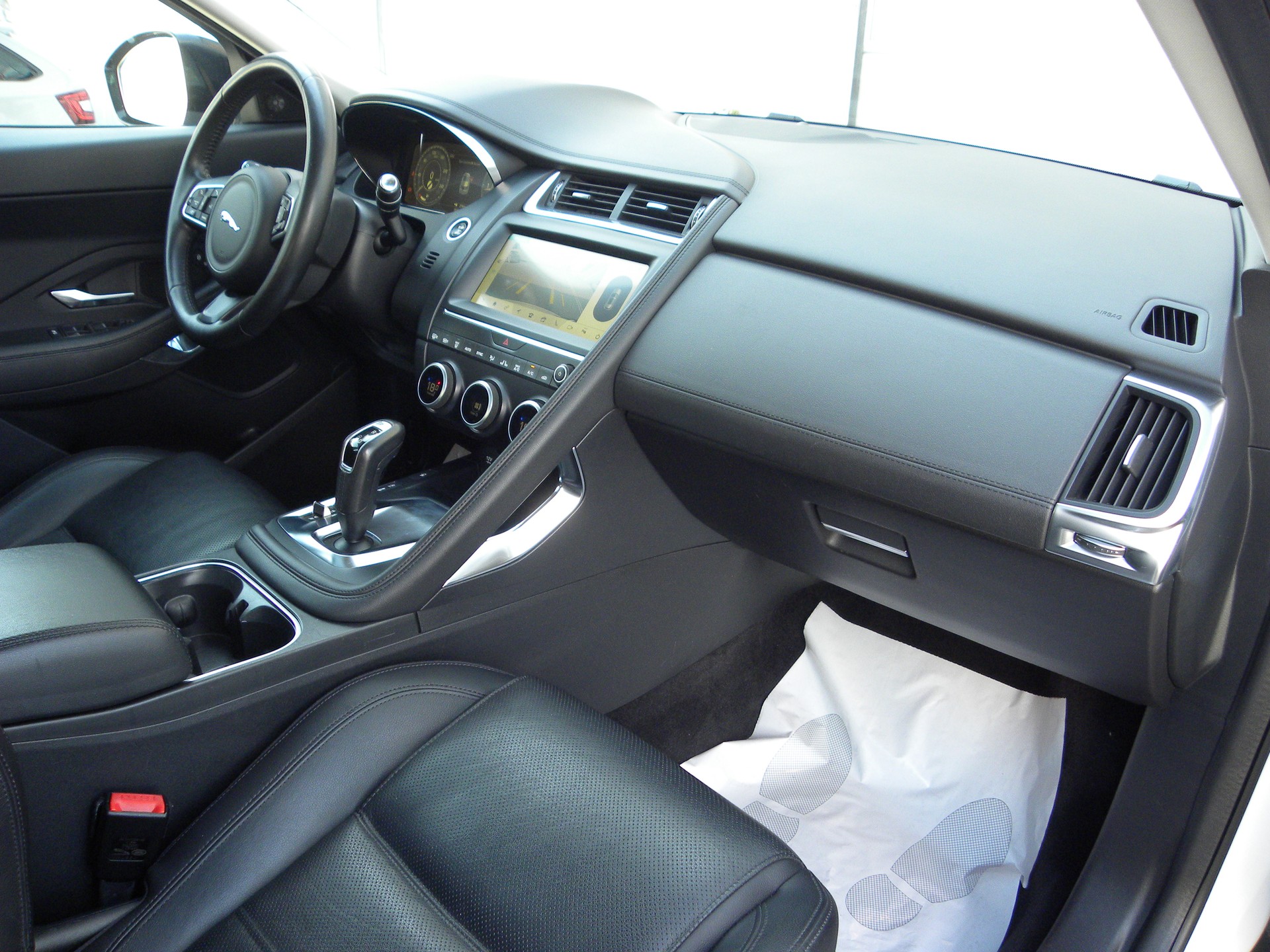JAGUAR E-Pace 2.0d D150 S AWD Automatik-image-8