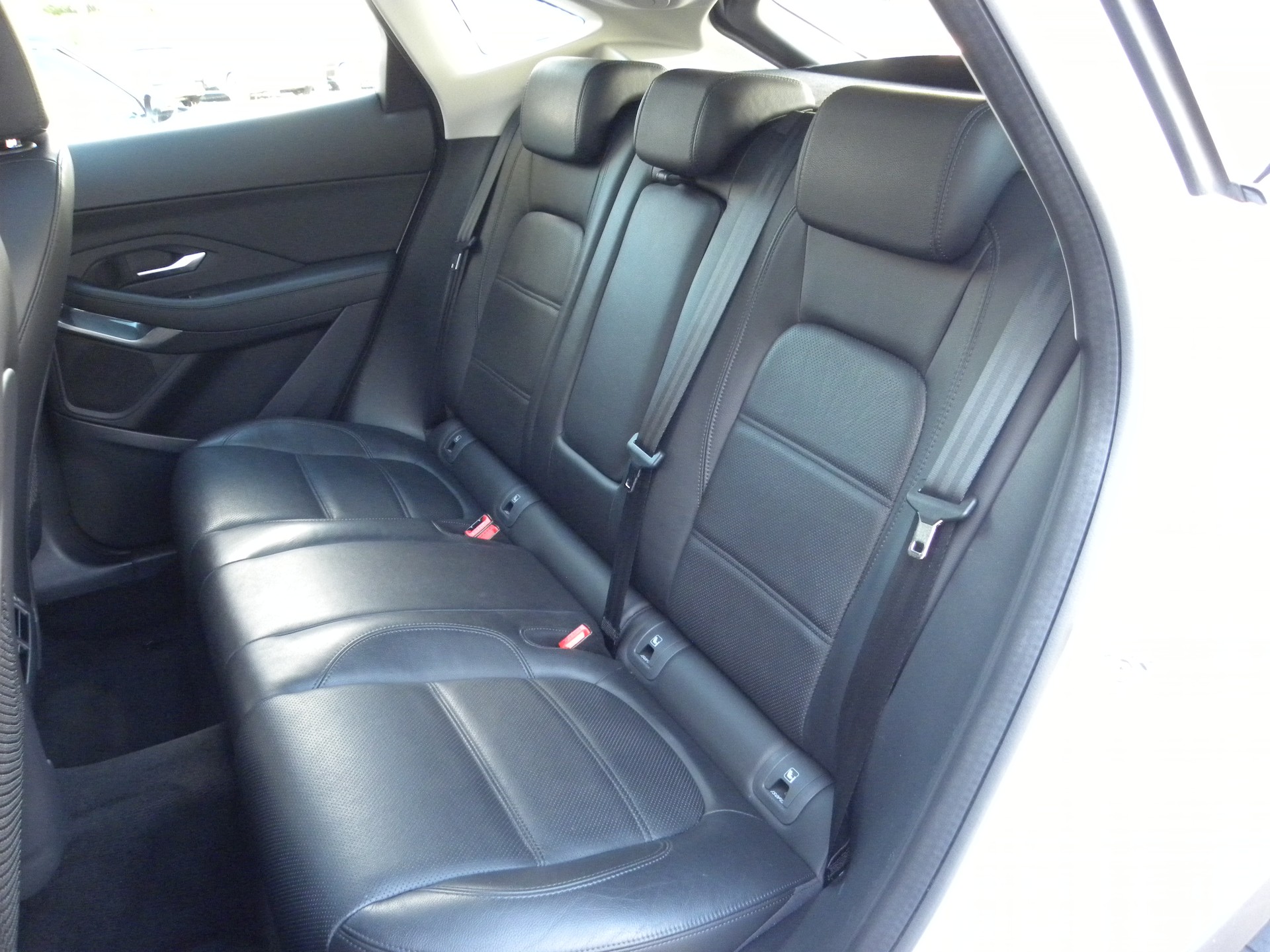 JAGUAR E-Pace 2.0d D150 S AWD Automatik-image-10