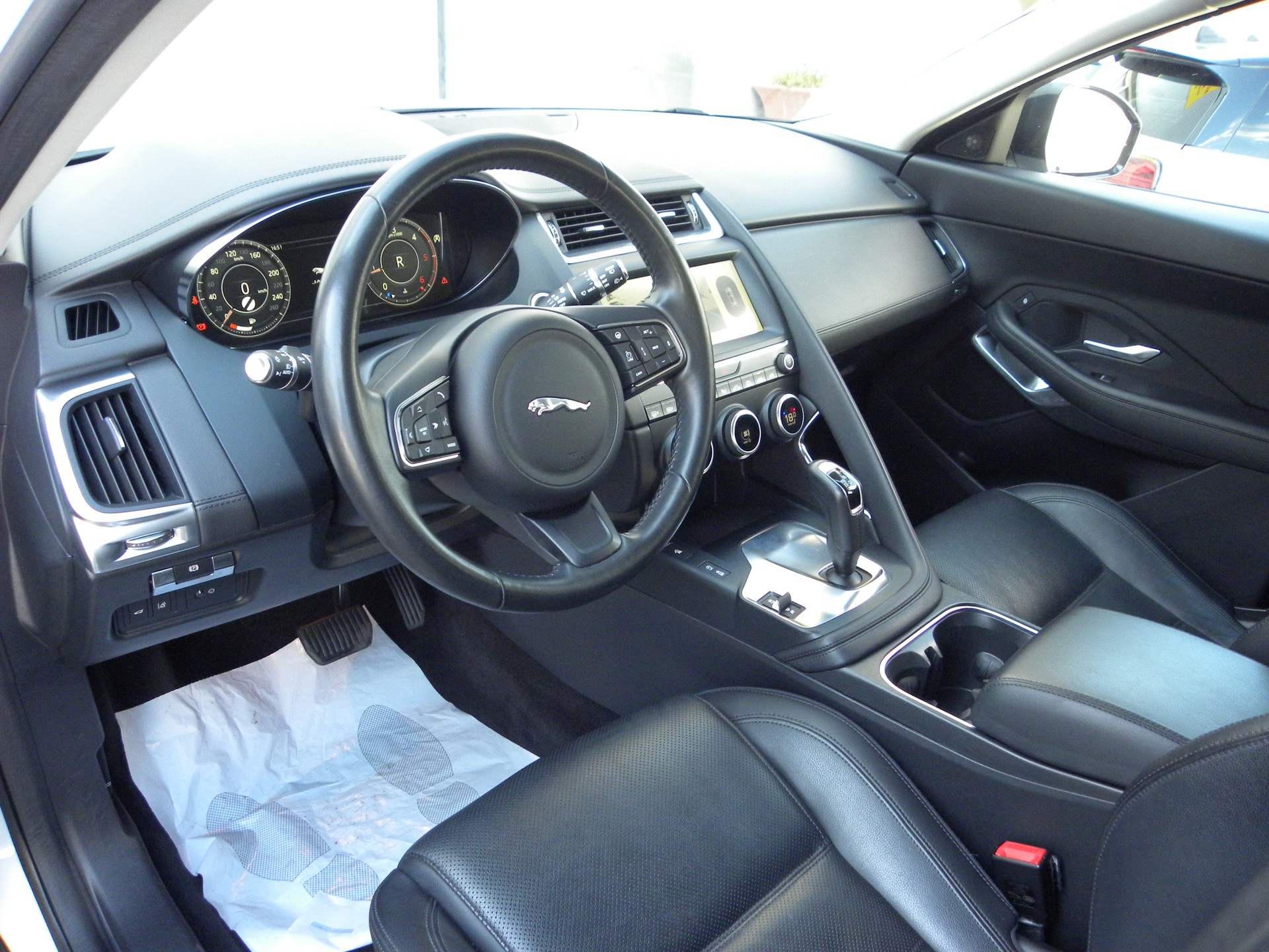 JAGUAR E-Pace 2.0d D150 S AWD Automatik-image-7