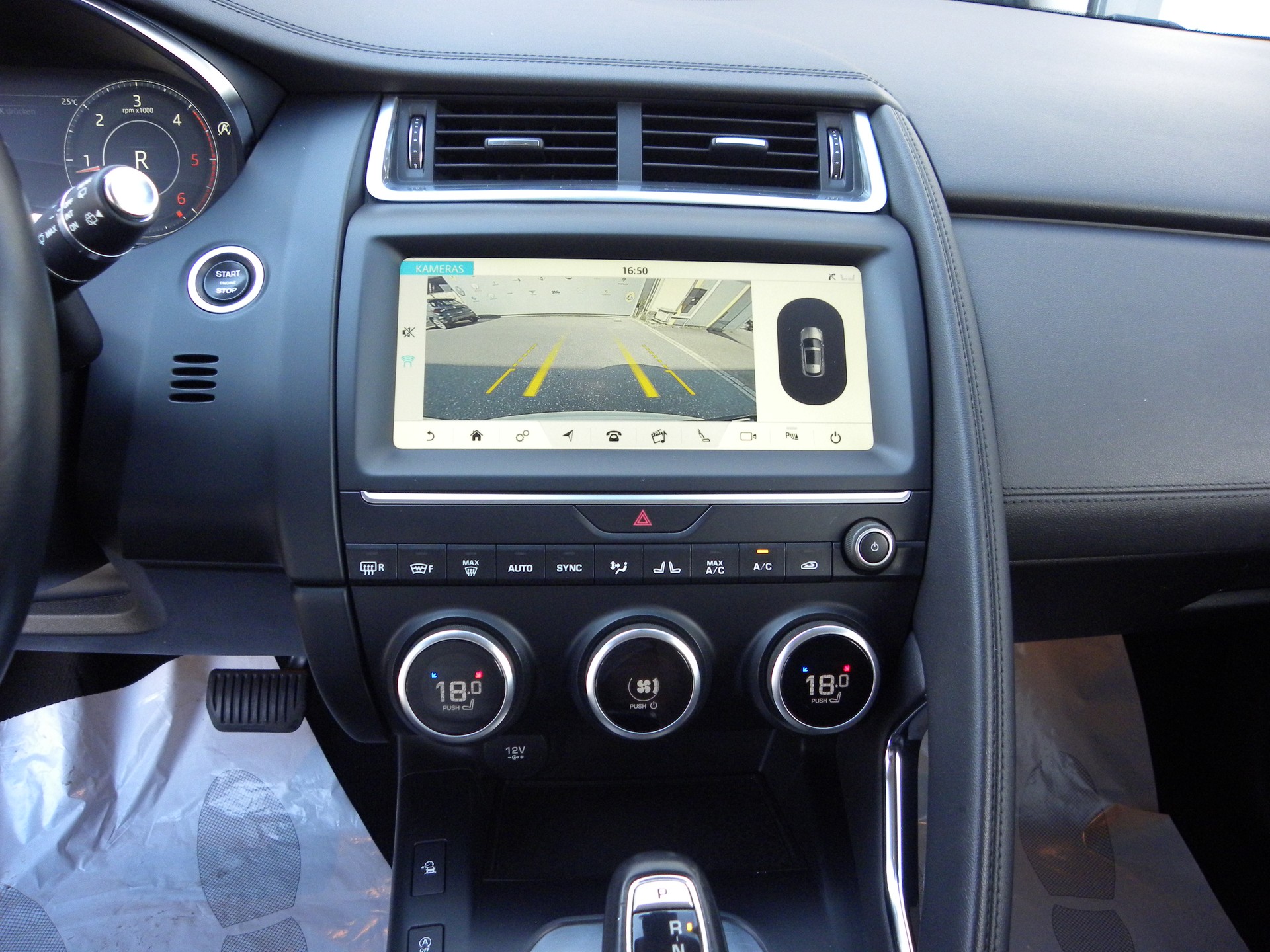 JAGUAR E-Pace 2.0d D150 S AWD Automatik-image-11