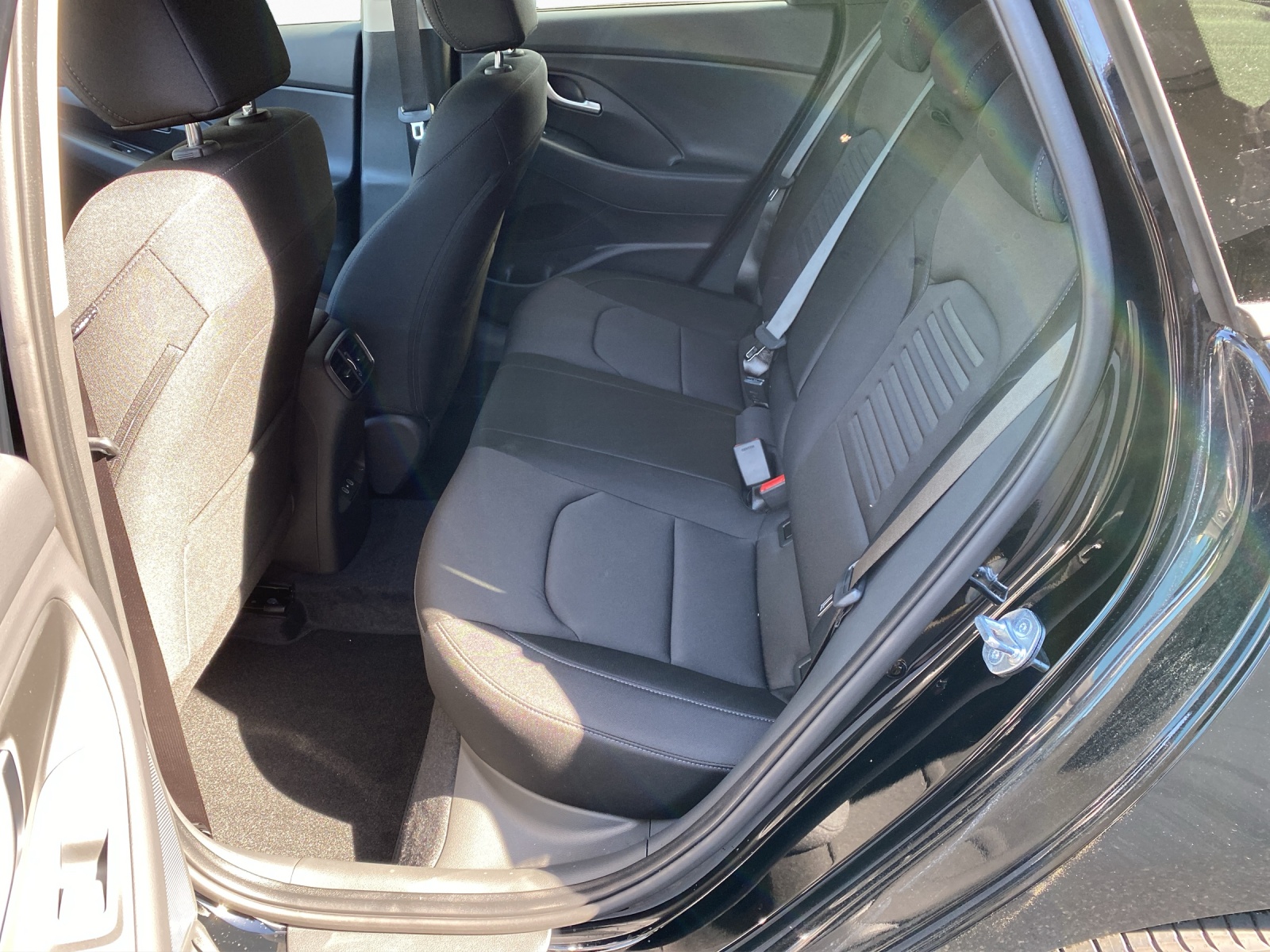 HYUNDAI i30 1.5 T-GDi Amplia-image-10
