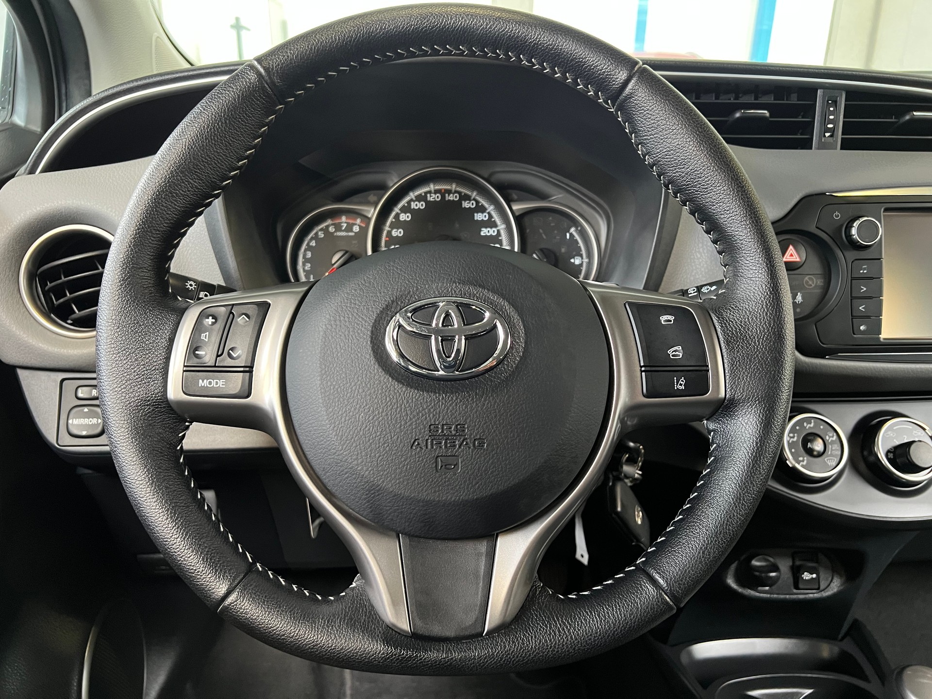 TOYOTA Yaris 1.33 Luna Multidrive-image-7