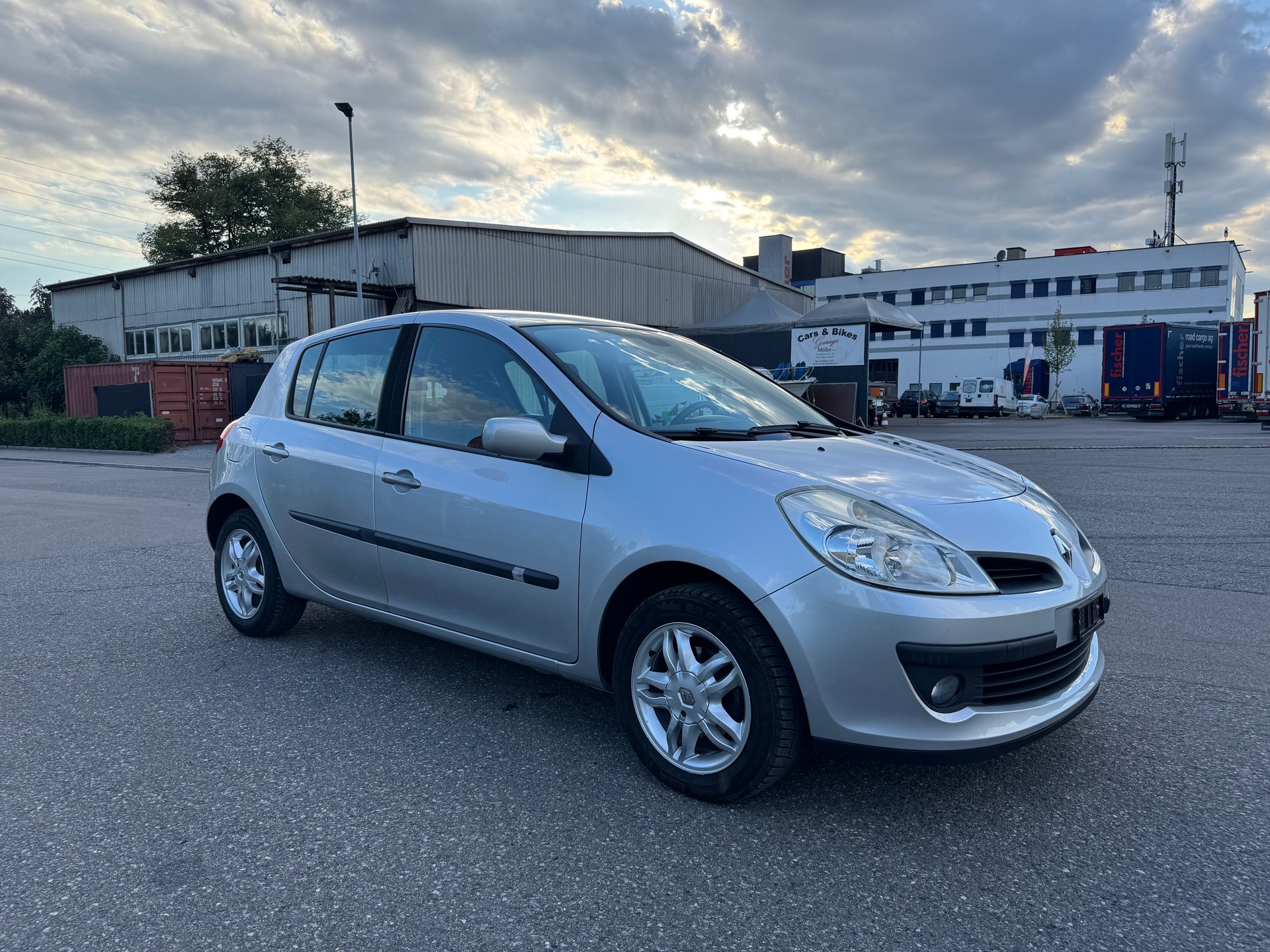 RENAULT Clio 1.2 16V Turbo Rip Curl
