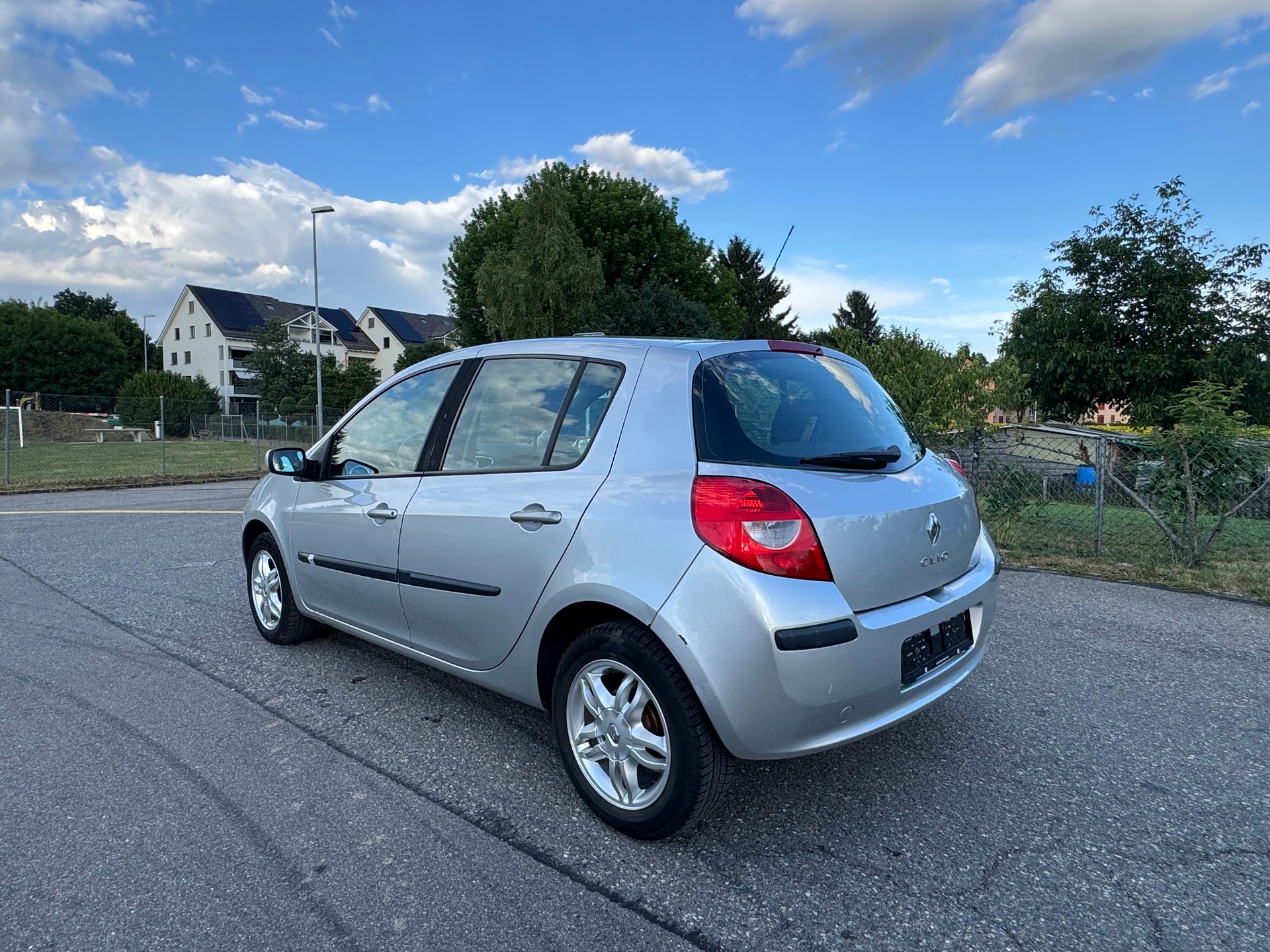 RENAULT Clio 1.2 16V Turbo Rip Curl-image-4