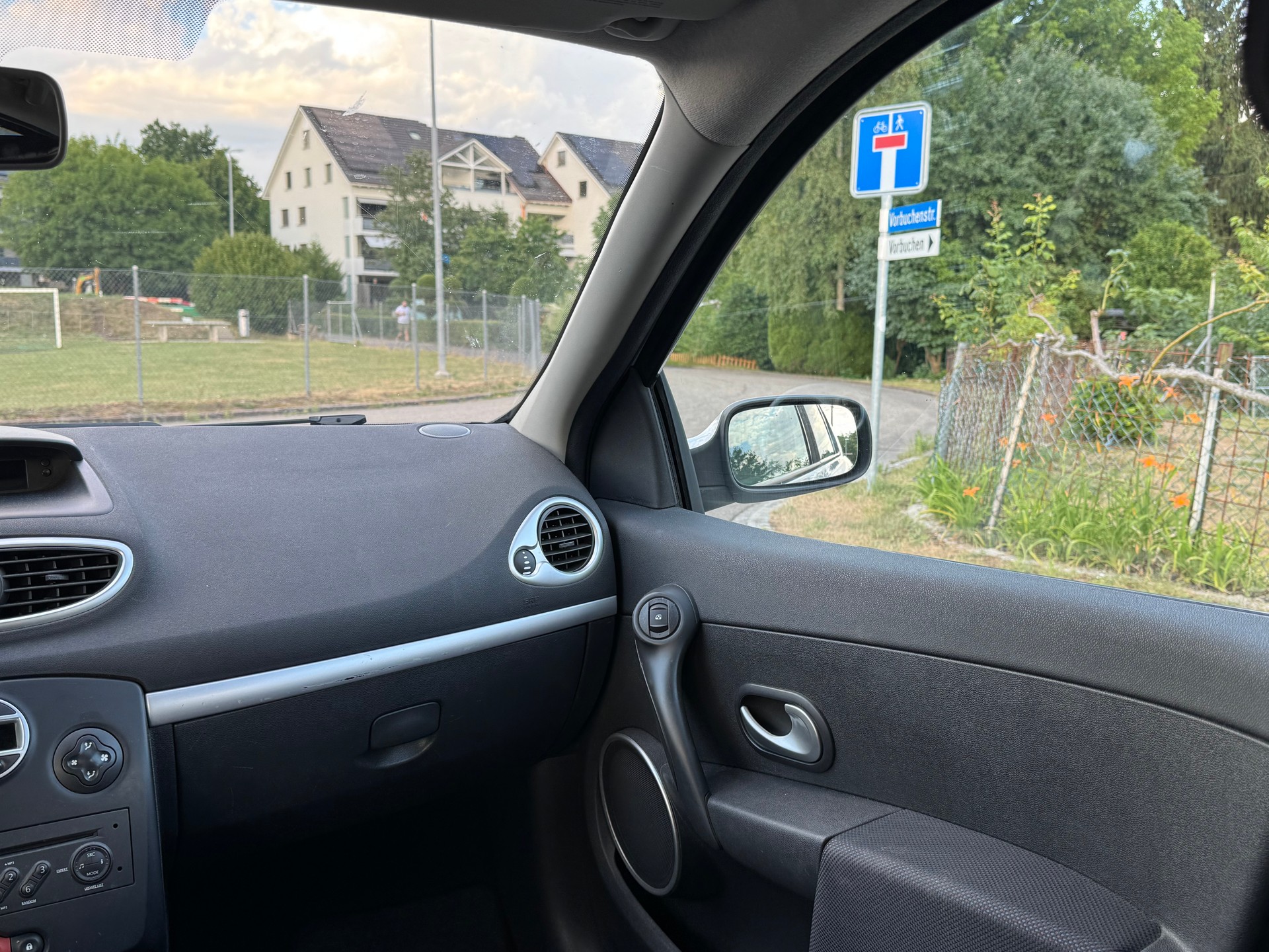 RENAULT Clio 1.2 16V Turbo Rip Curl-image-11