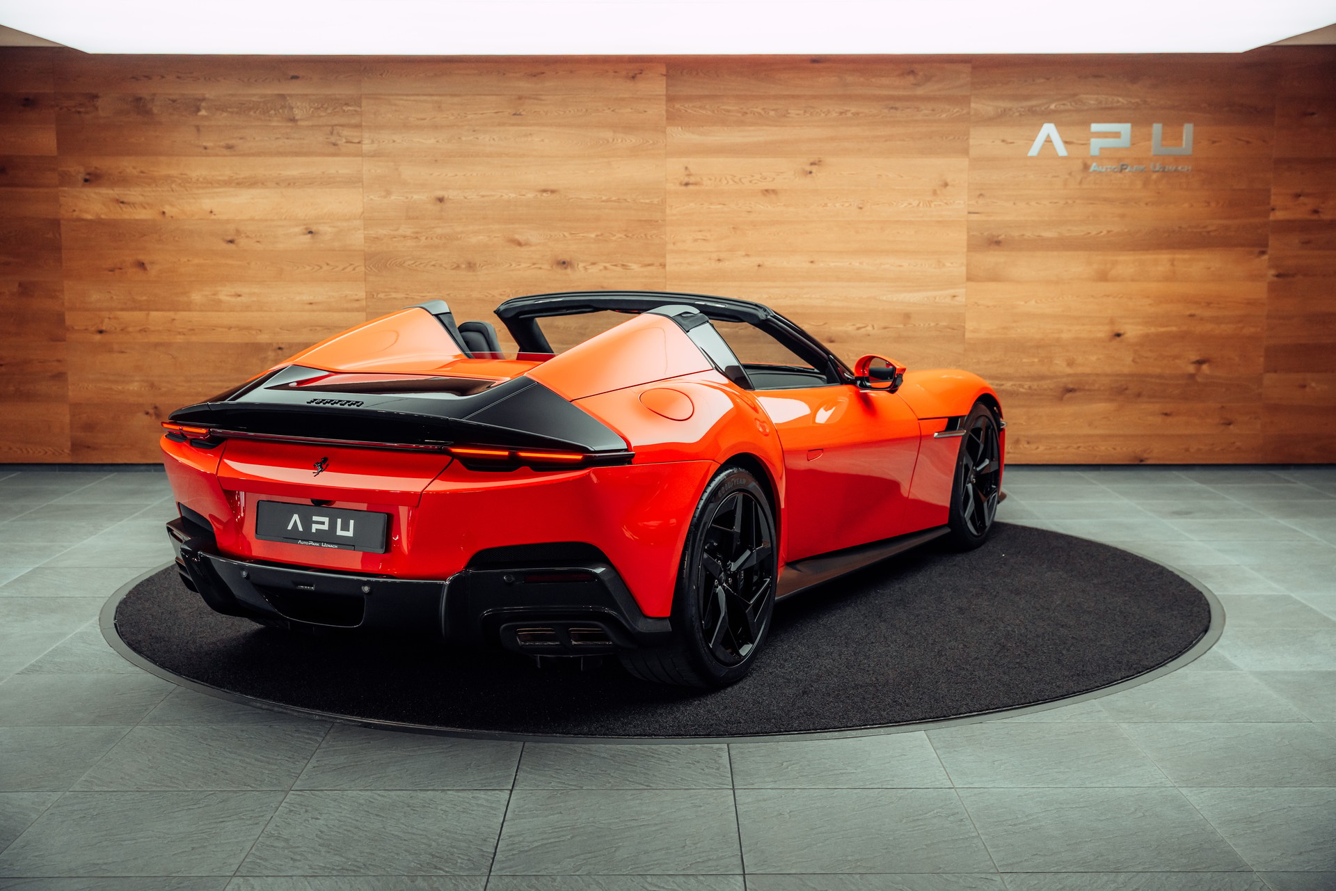 FERRARI 12Cilindri Spider Rosso Dino-showroom-element-1