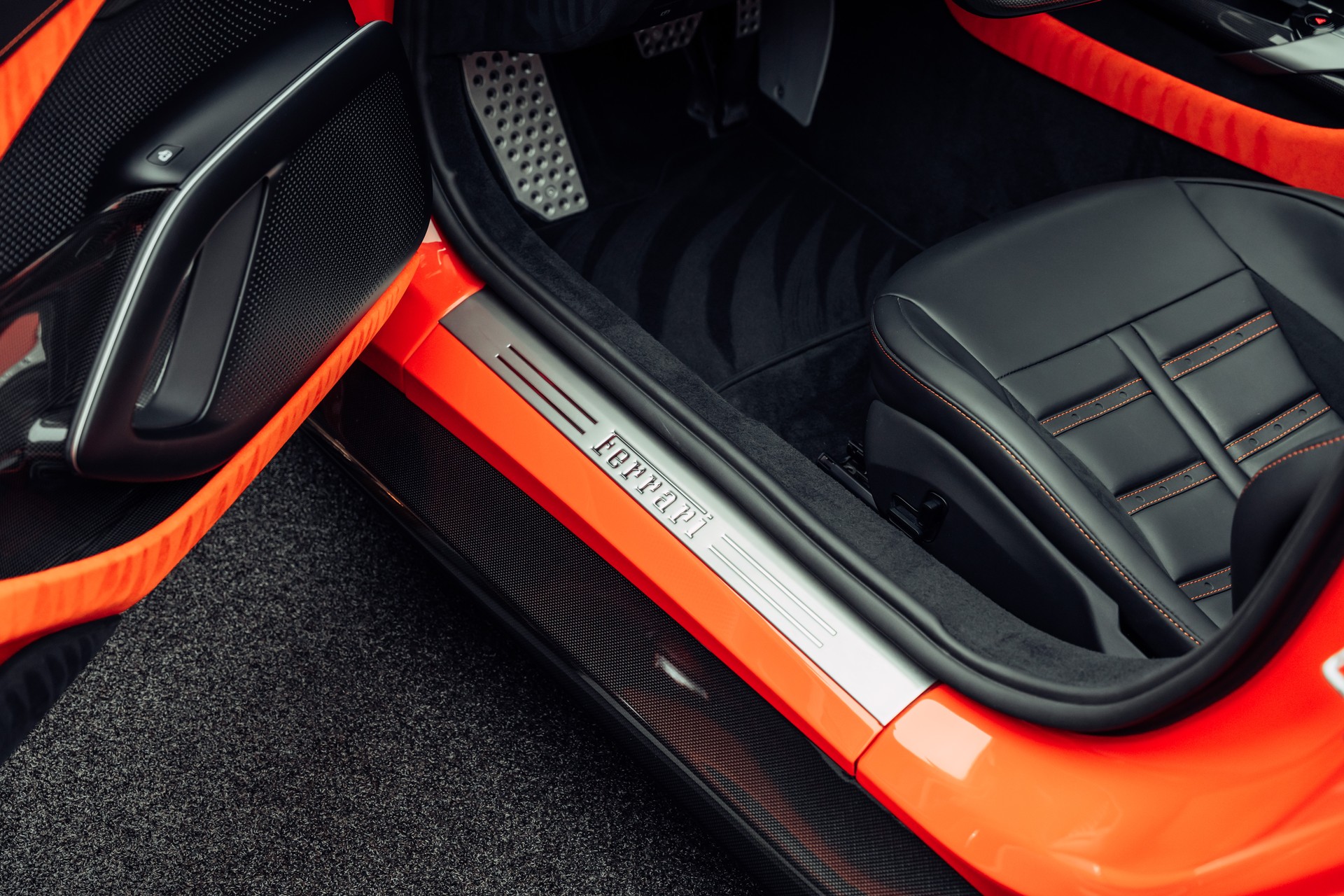 FERRARI 12Cilindri Spider Rosso Dino-image-17