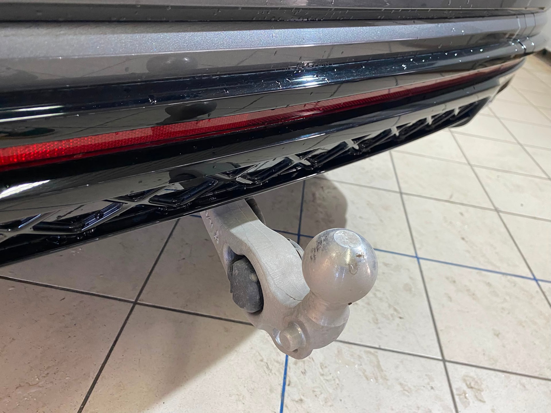 VW Touareg 3.0 TDI R-Line Tiptronic-image-4