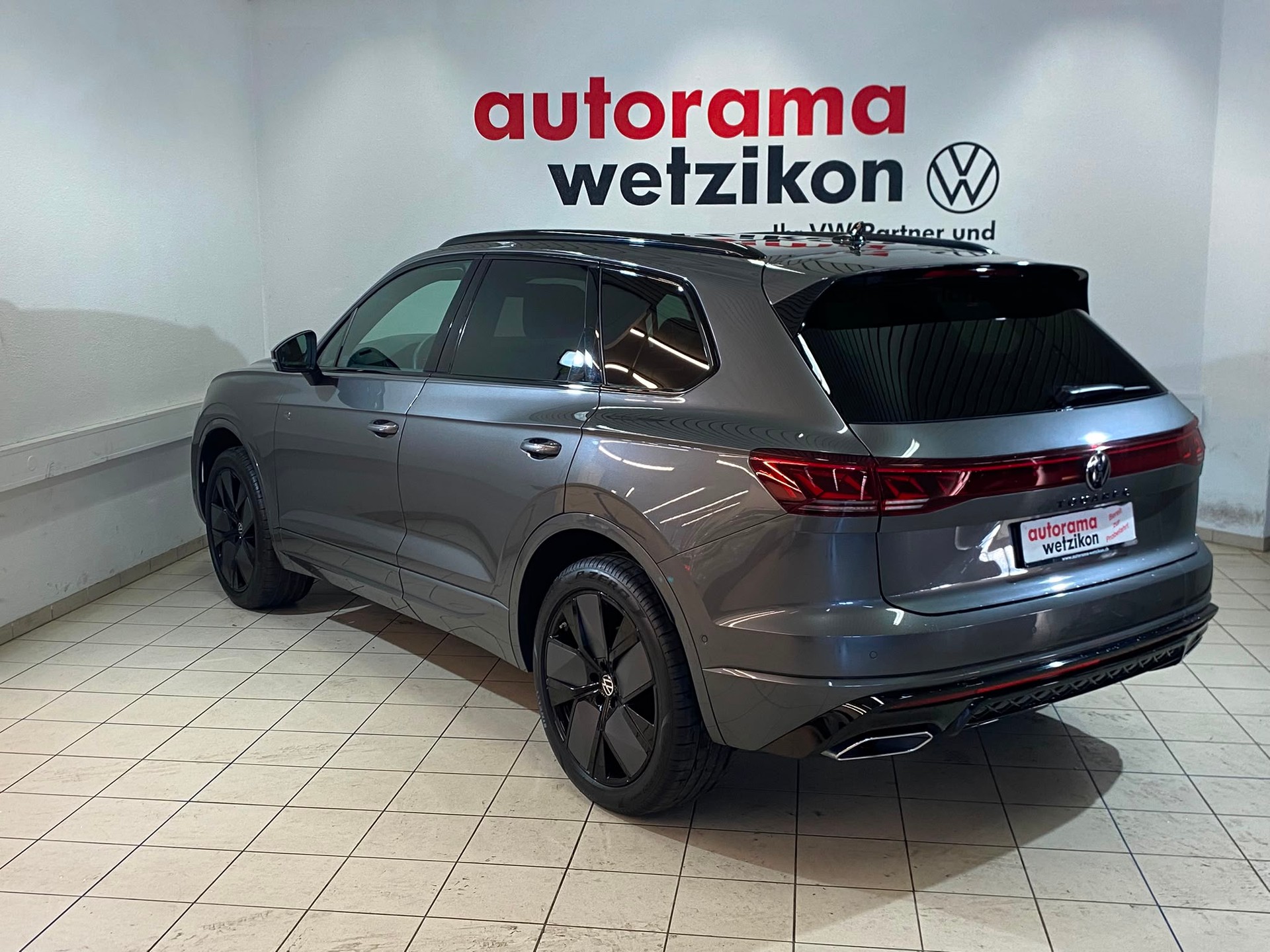 VW Touareg 3.0 TDI R-Line Tiptronic-showroom-element-2