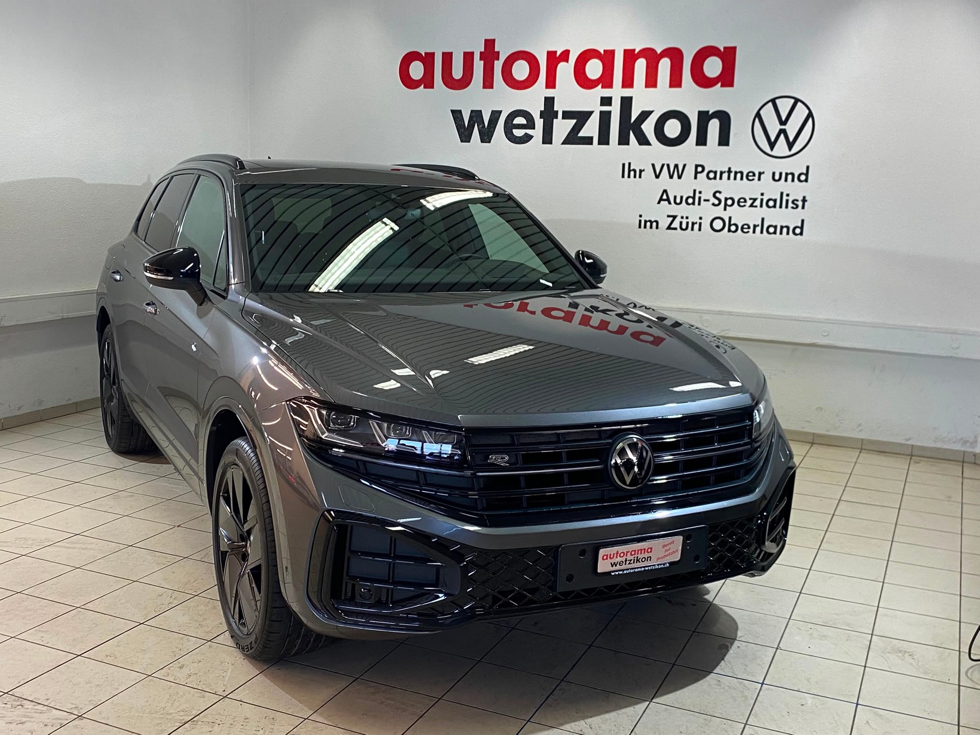 VW Touareg 3.0 TDI R-Line Tiptronic-showroom-element-1