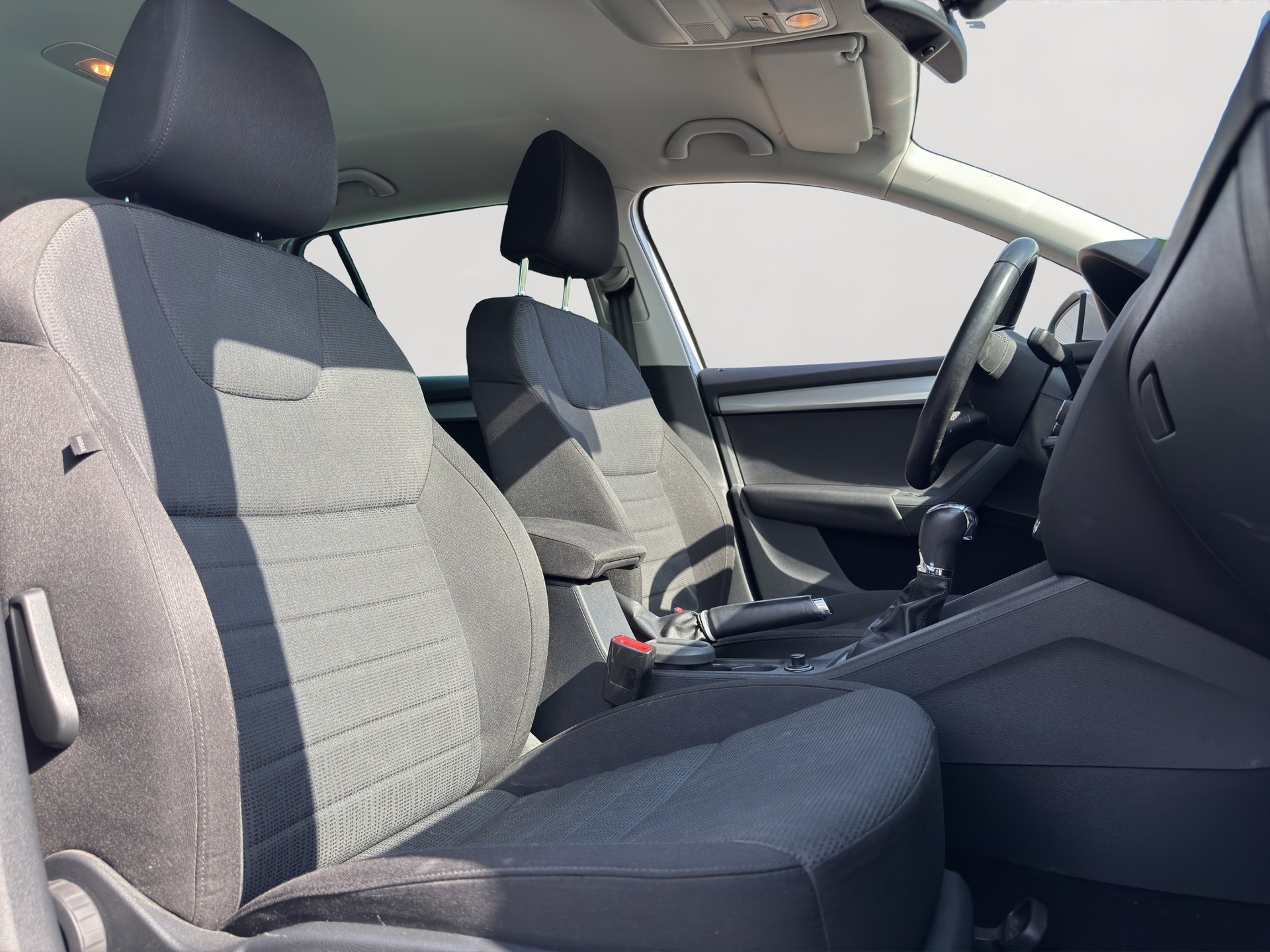SKODA Octavia Combi 1.8 TSI Ambition DSG-image-12