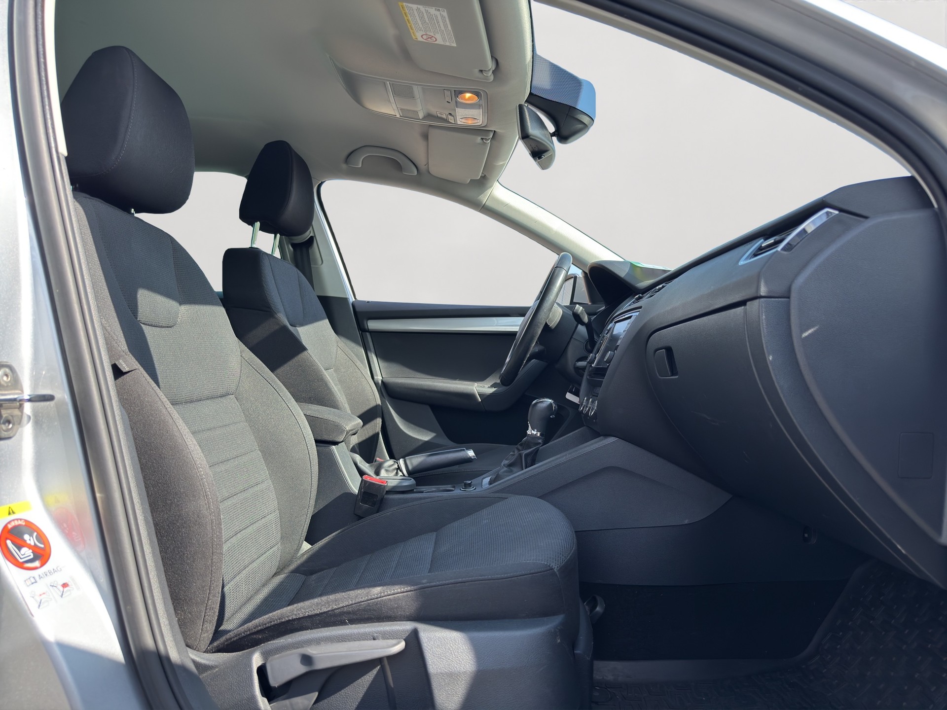 SKODA Octavia Combi 1.8 TSI Ambition DSG-image-11
