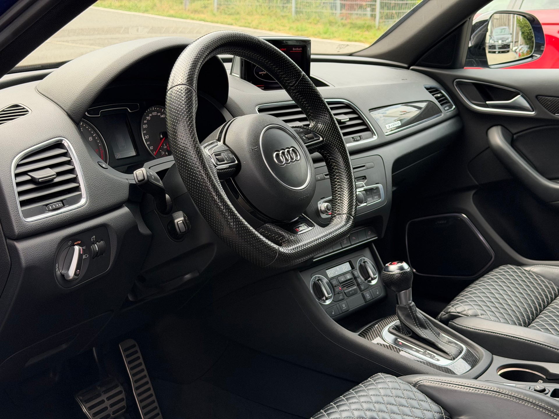AUDI RS Q3 2.5 TFSI quattro S-tronic-image-12