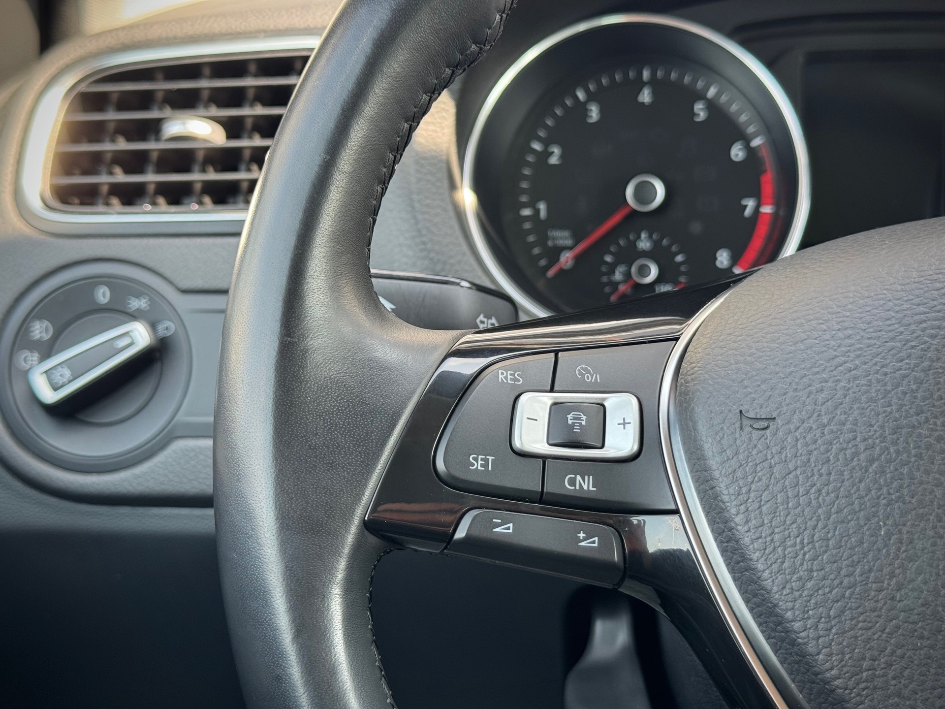 VW Polo 1.2 TSI BMT Comfortline DSG - Véhicule Suisse (CH)-image-10