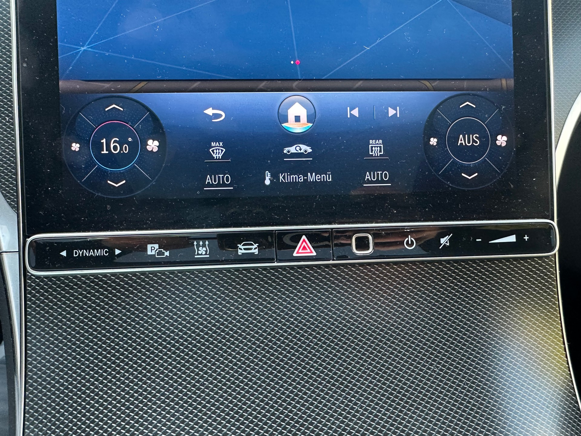 MERCEDES-BENZ GLC 300 4Matic AMG Line 9G-Tronic-image-12