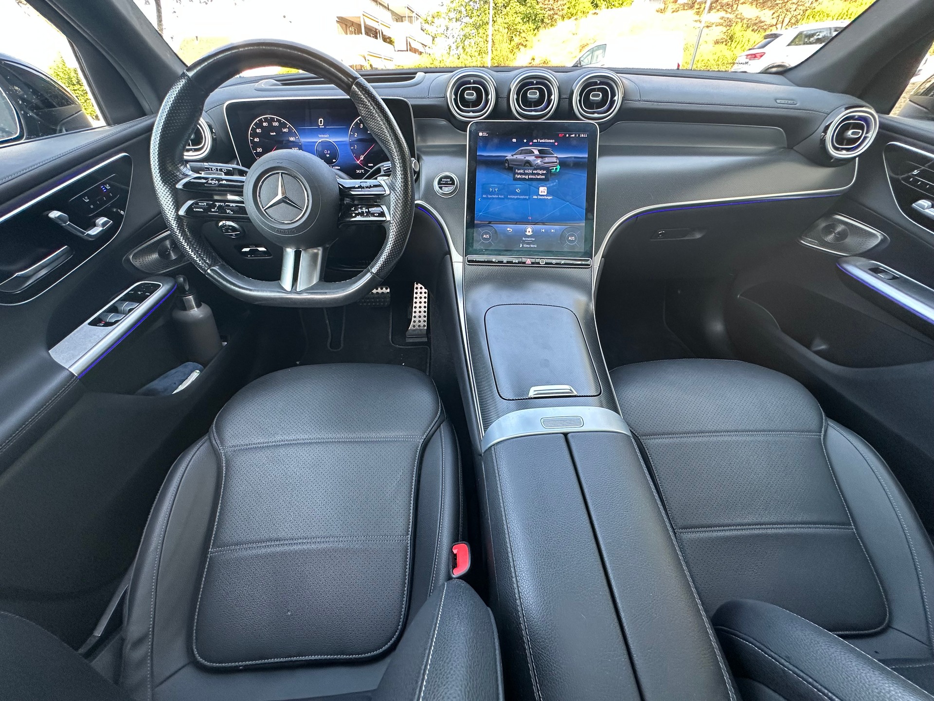 MERCEDES-BENZ GLC 300 4Matic AMG Line 9G-Tronic-image-7