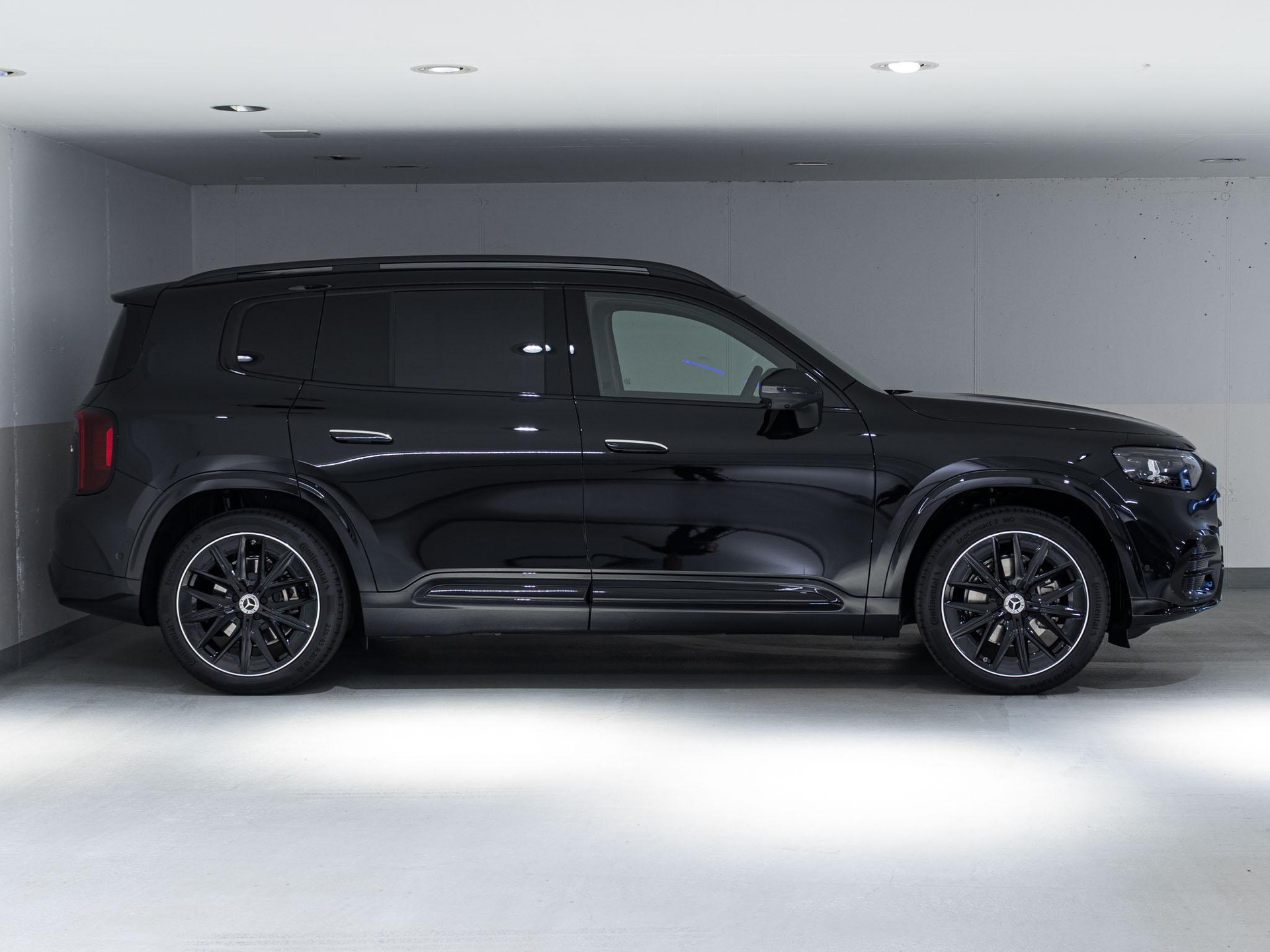 MERCEDES-BENZ GLB 220 4MATIC-image-1