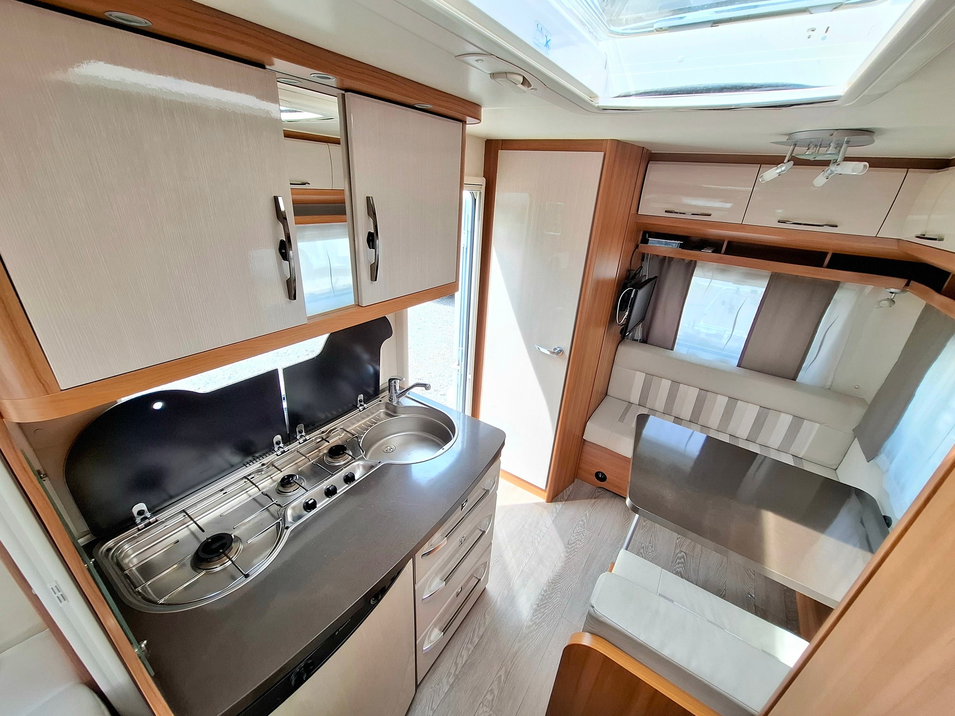 HOBBY 390 On Tour - Mover, Markise, TV, etc.-image-12