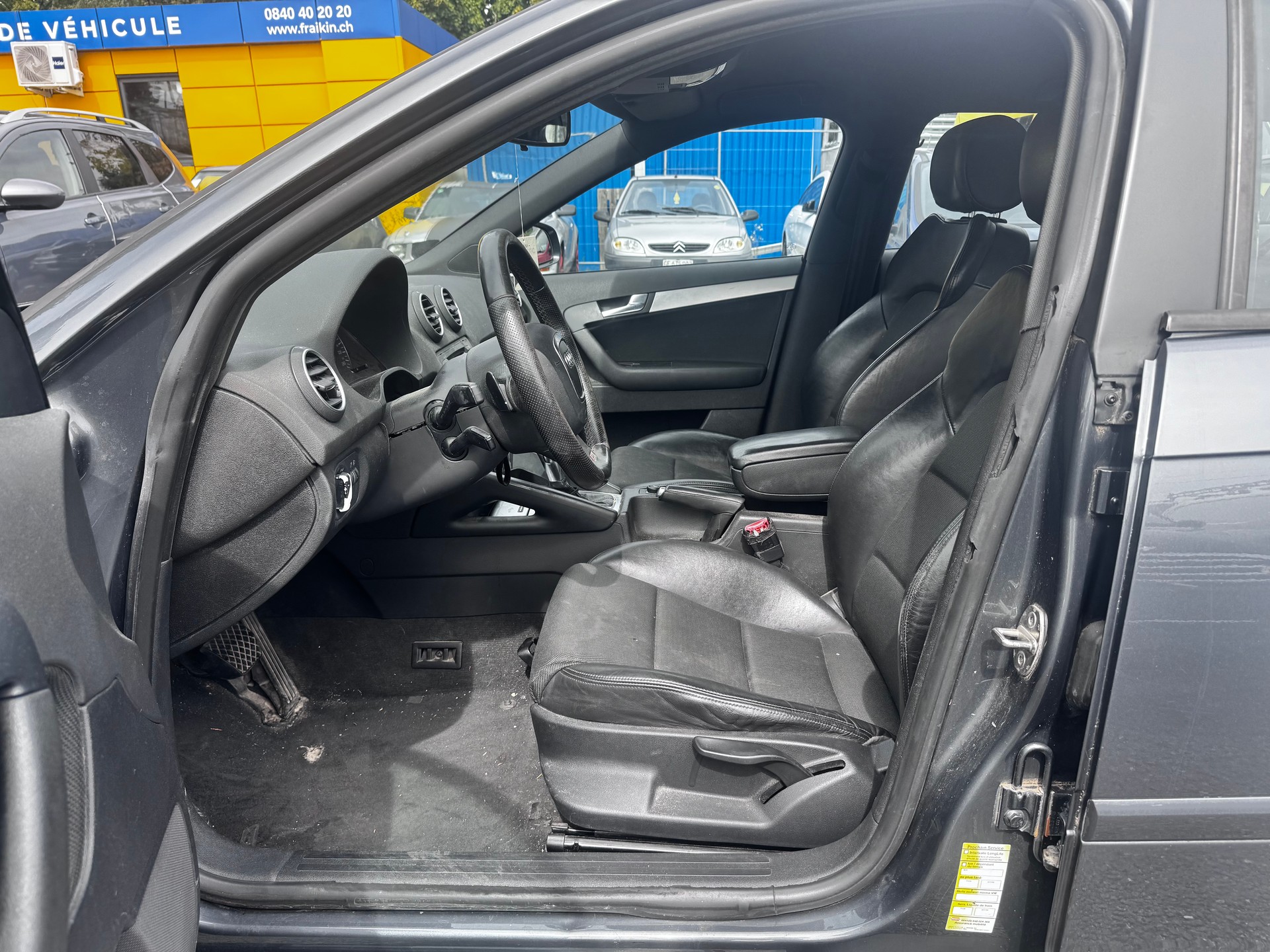 AUDI A3 Sportback 1.8 Turbo FSI Attraction S line-image-4