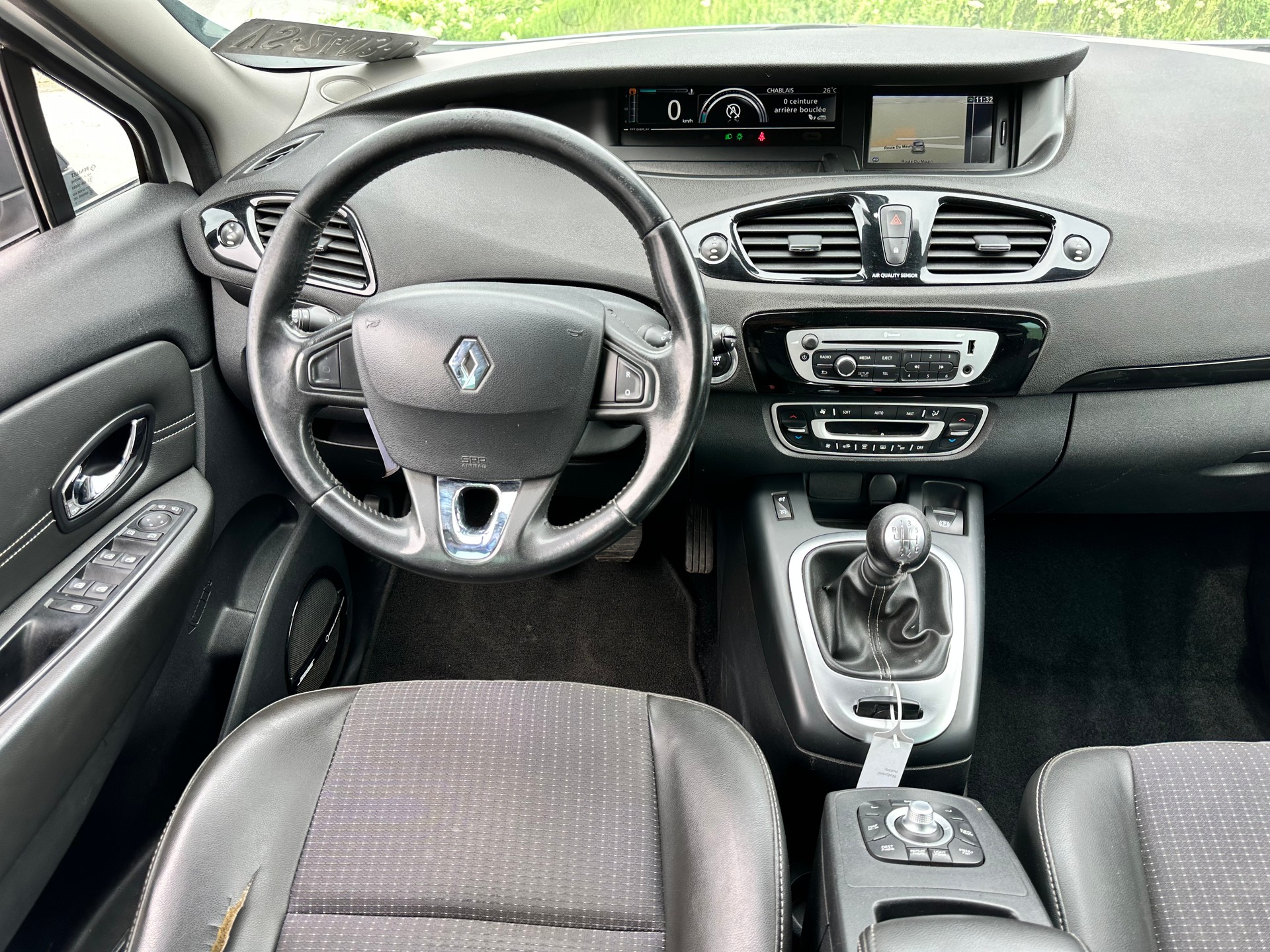 RENAULT Scénic 1.2 16V Turbo Bose Edition-image-11