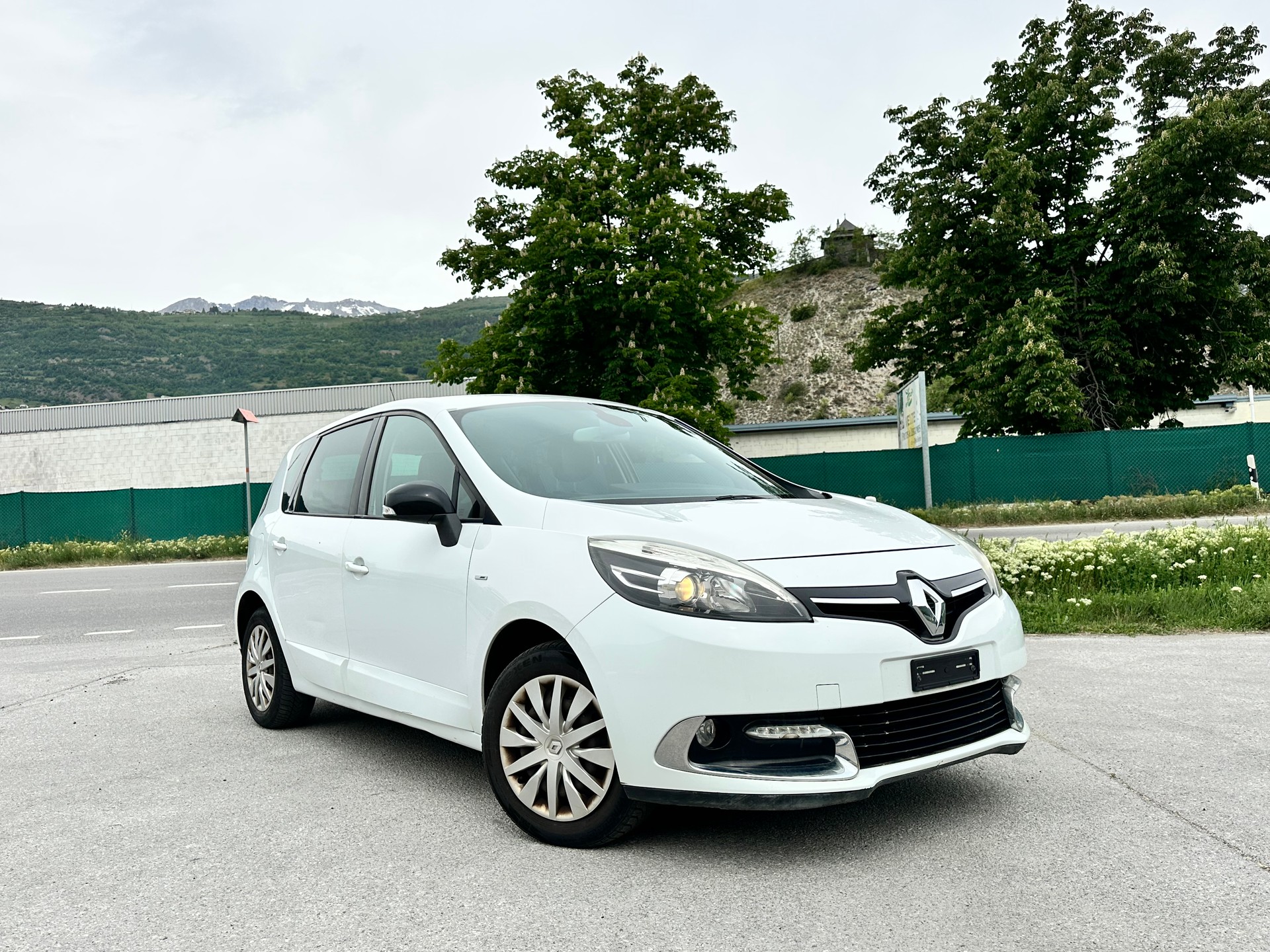 RENAULT Scénic 1.2 16V Turbo Bose Edition-image-1