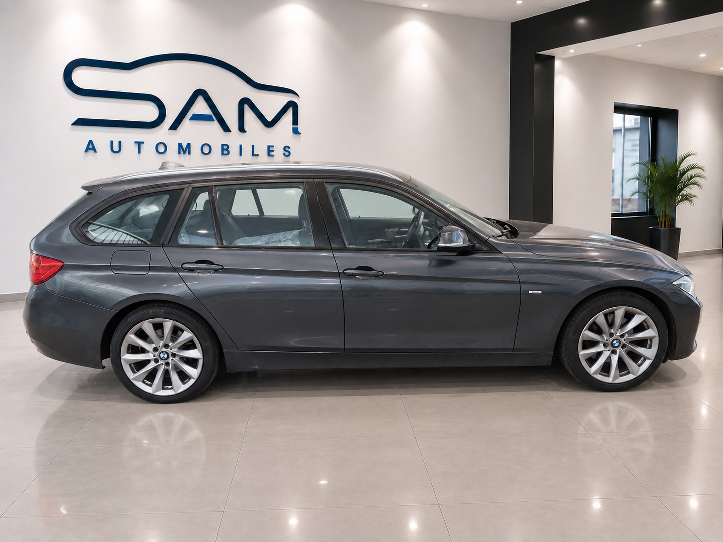 BMW 328i xDrive Touring Modern Line-image-3