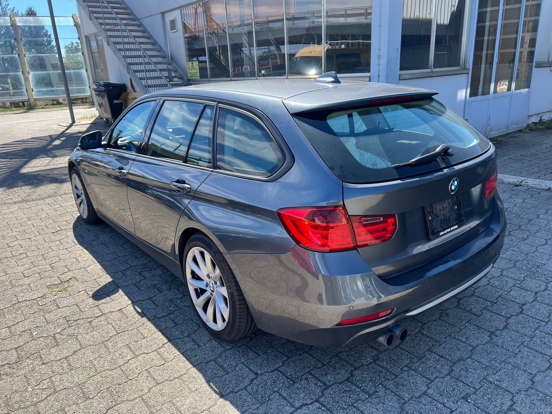 BMW 328i xDrive Touring Modern Line-image-8