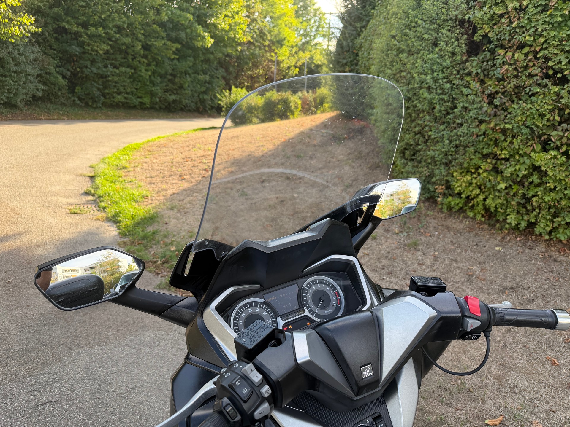 HONDA NSS 300 Forza ABS-image-3