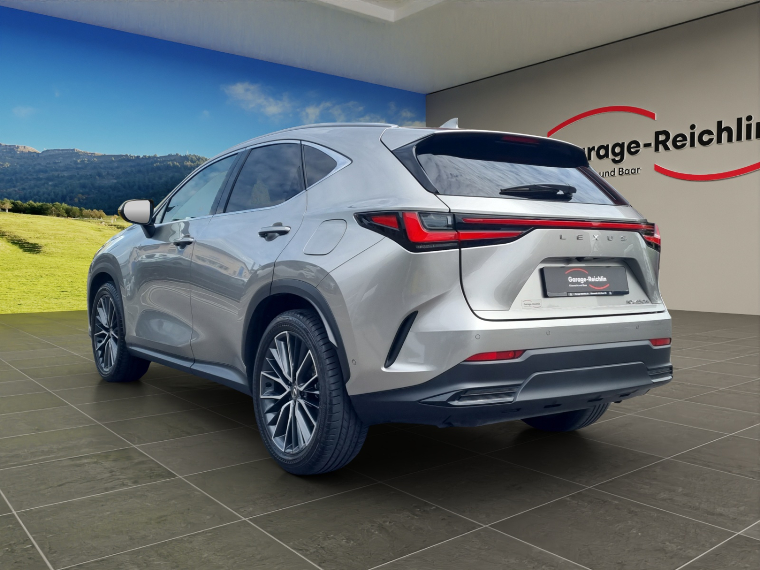 LEXUS NX 450h+ Excellence-showroom-element-2