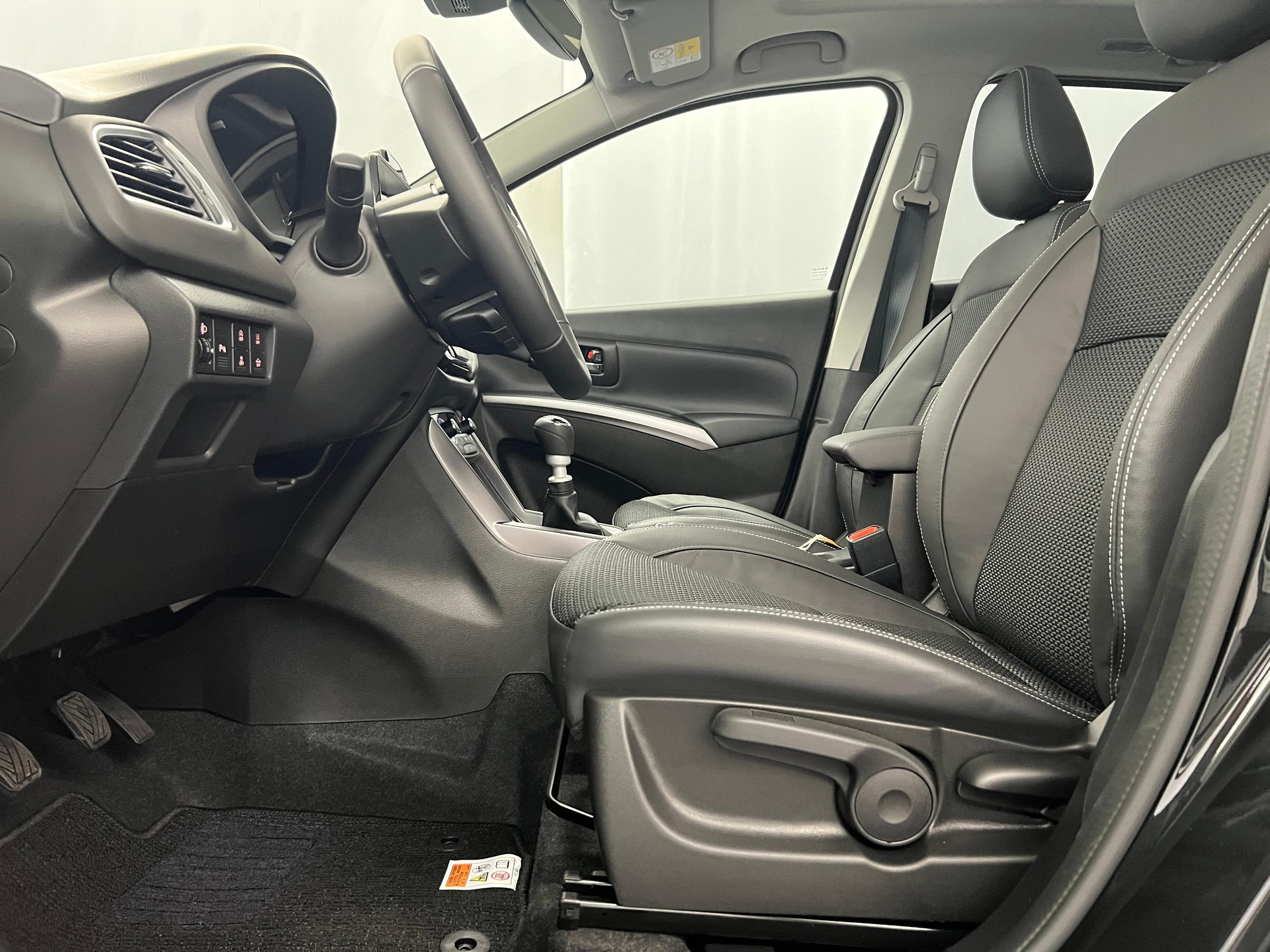 SUZUKI S-Cross 1.4 T Compact Top Hybrid 4x4 Shark Fin-image-16